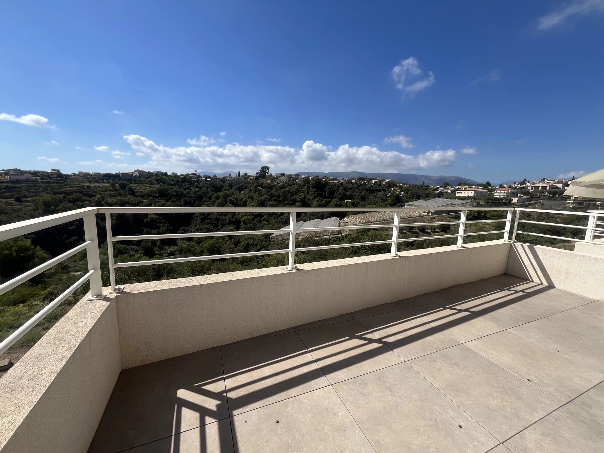 2 pièces dernier étage avec vue panoramique — photo 2