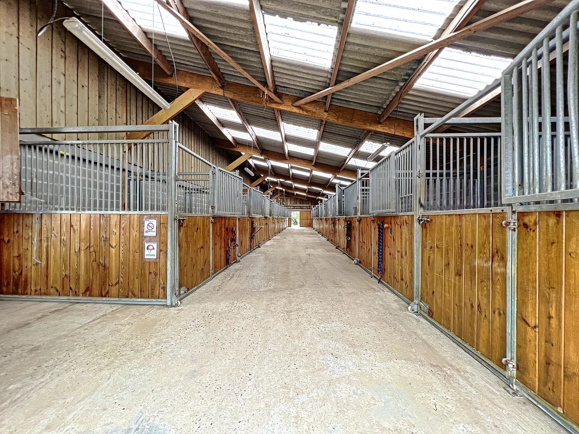 A Beaubec-la-Rosière 76440, écurie avec habitation