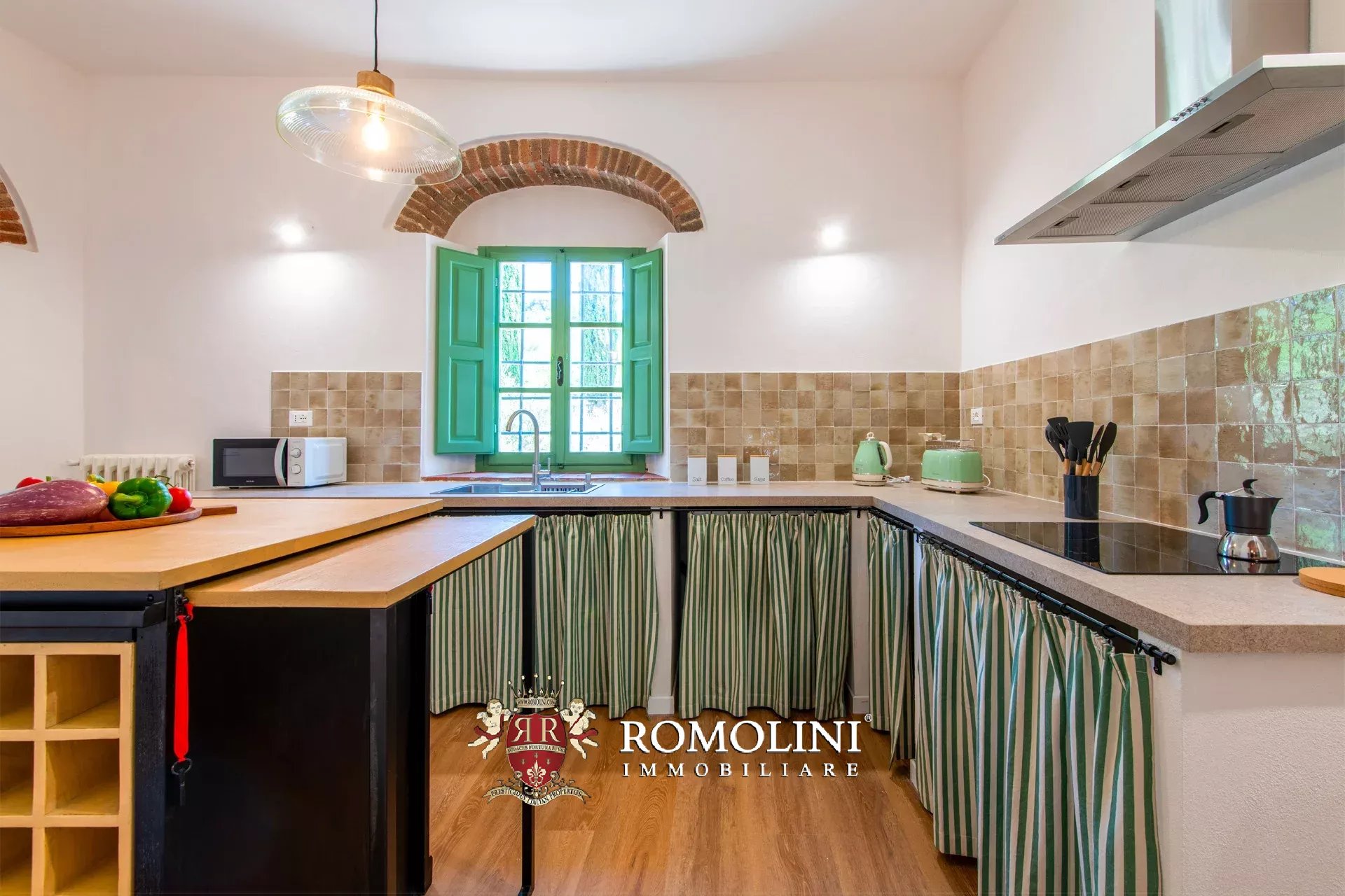 7 Bedroom Vineyard's Image 22