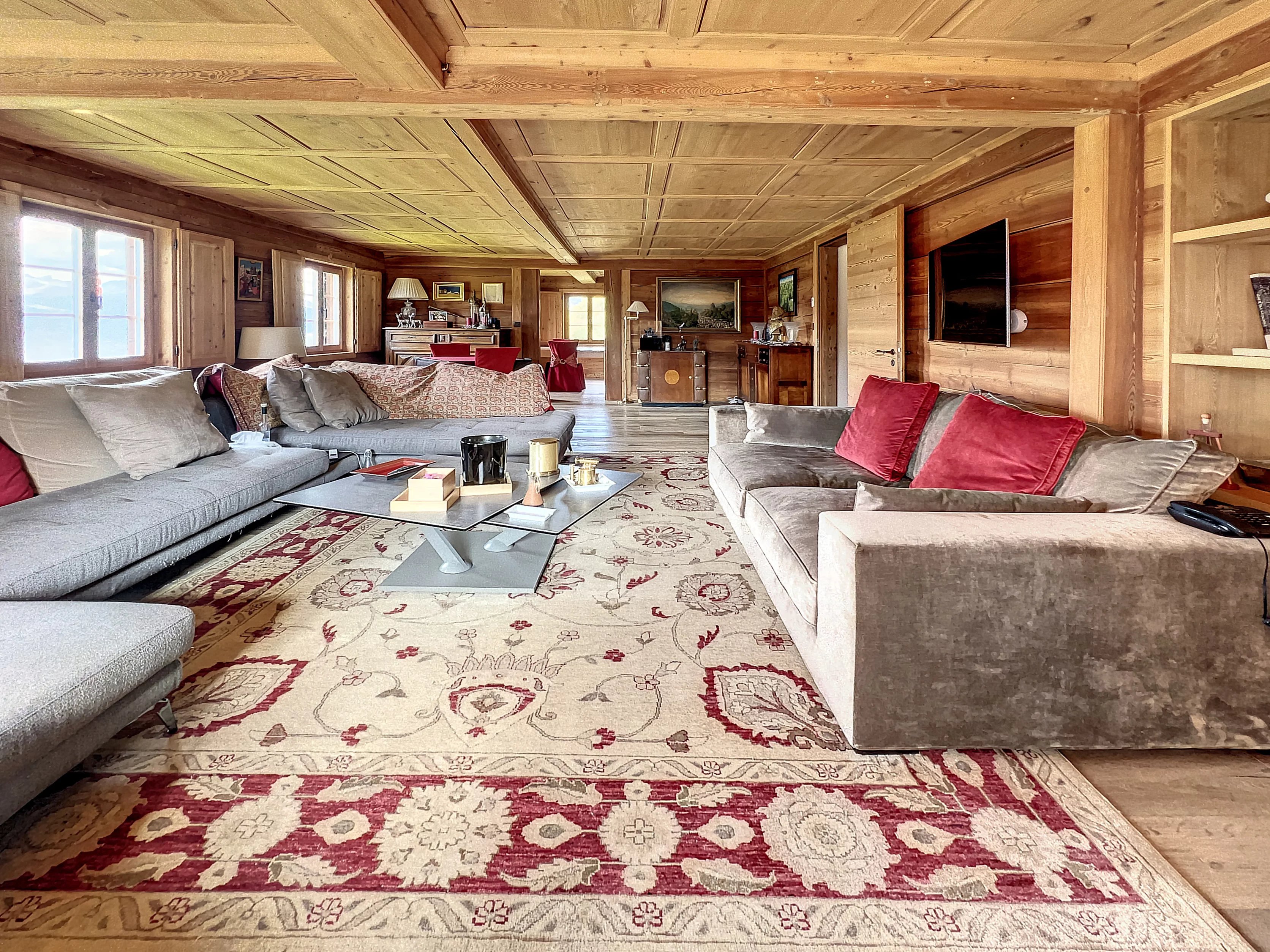 Domaine exceptionnel et exclusif entièrement rénové au coeur des Alpes Valaisannes