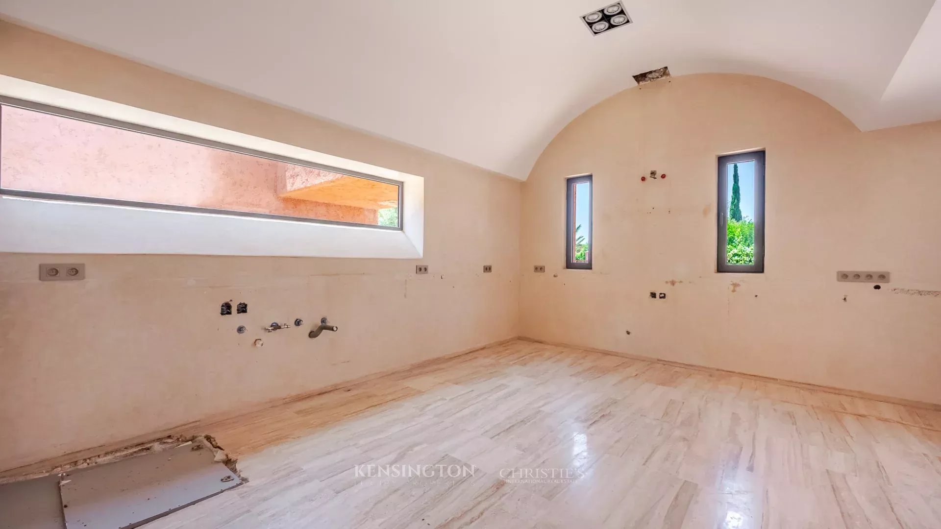 6 Bedroom Villa/Townhouse's Image 3