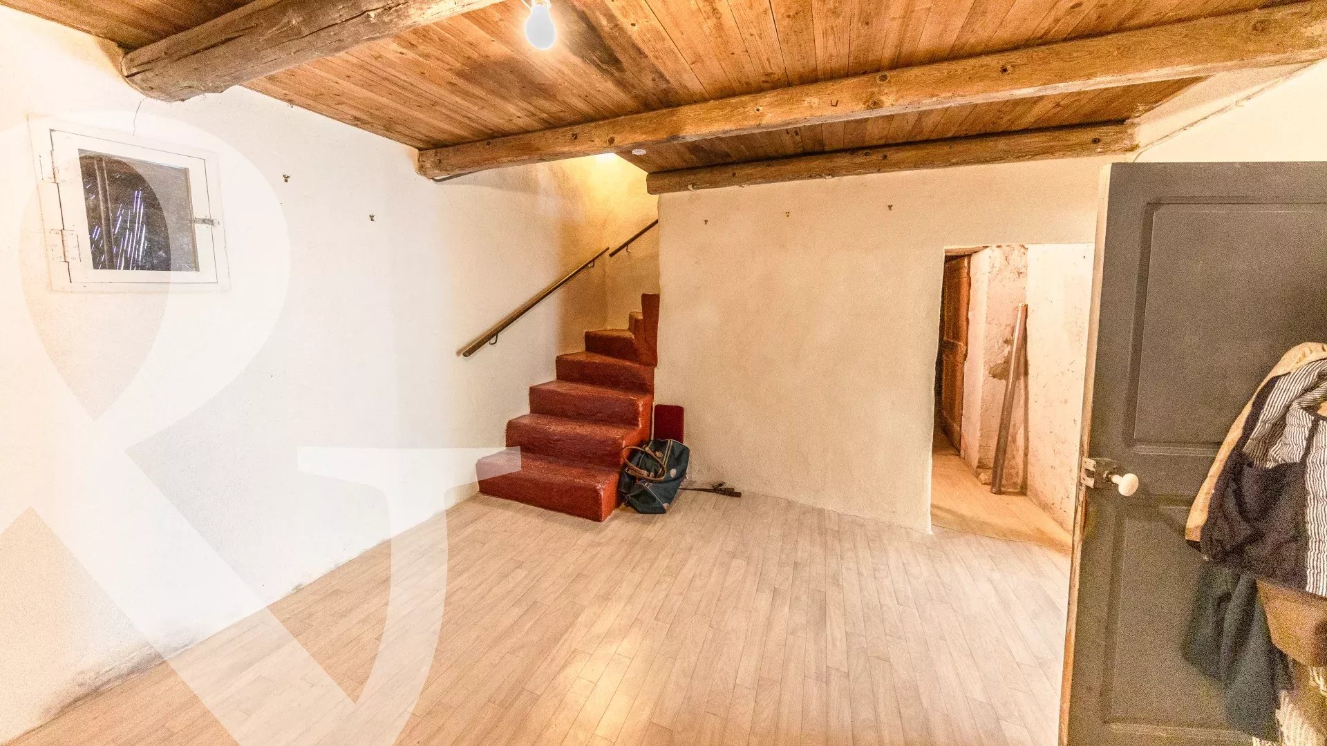 MAISON DE VILLAGE A RENOVER