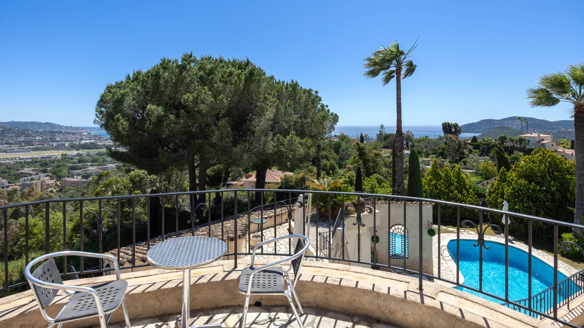 Proche Cannes – Mandelieu la Napoule – Propriété vue mer