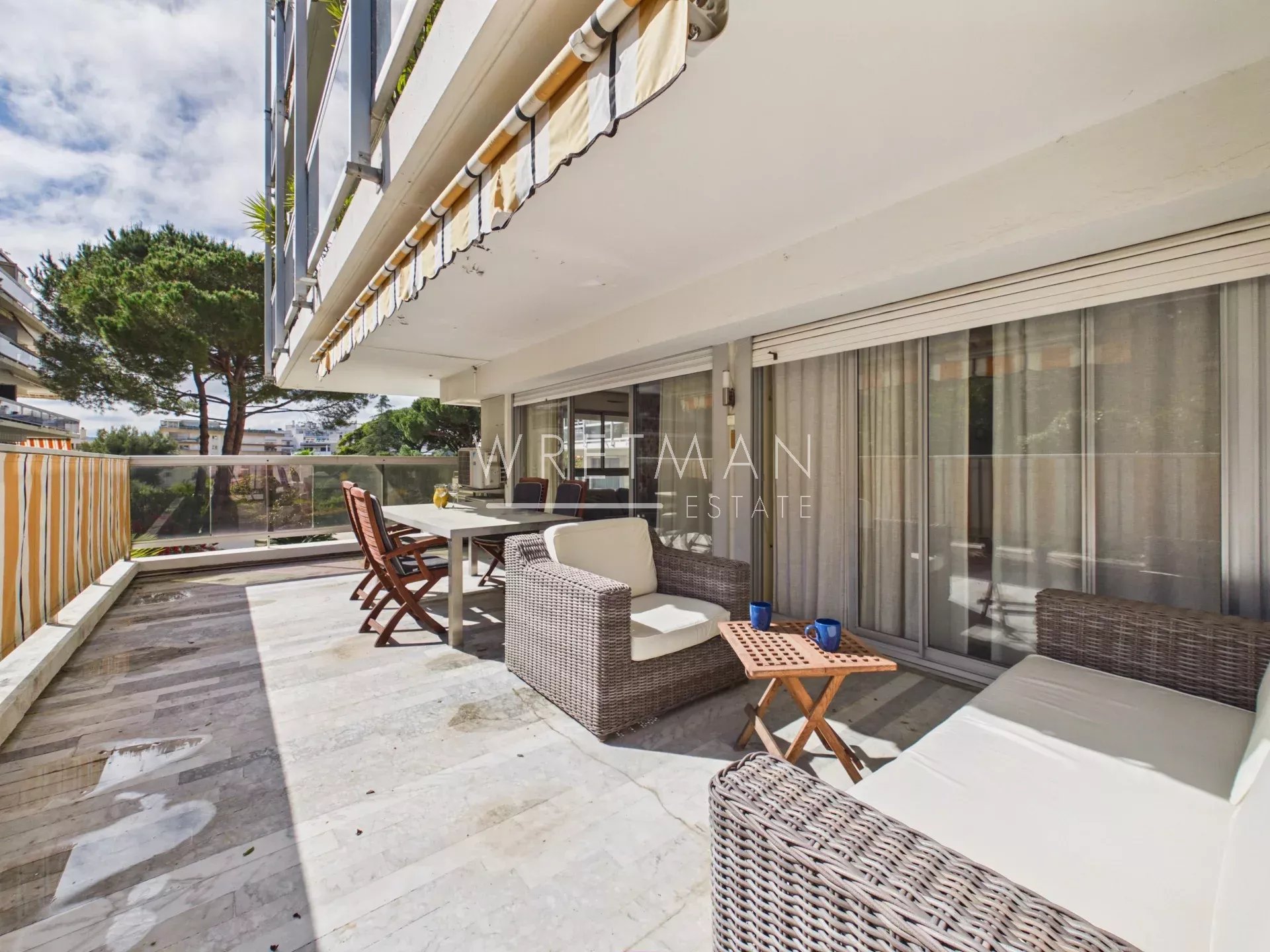 Appartement 3 pièces avec grande terrasse et piscine dans la résidence – Juan-les-Pins