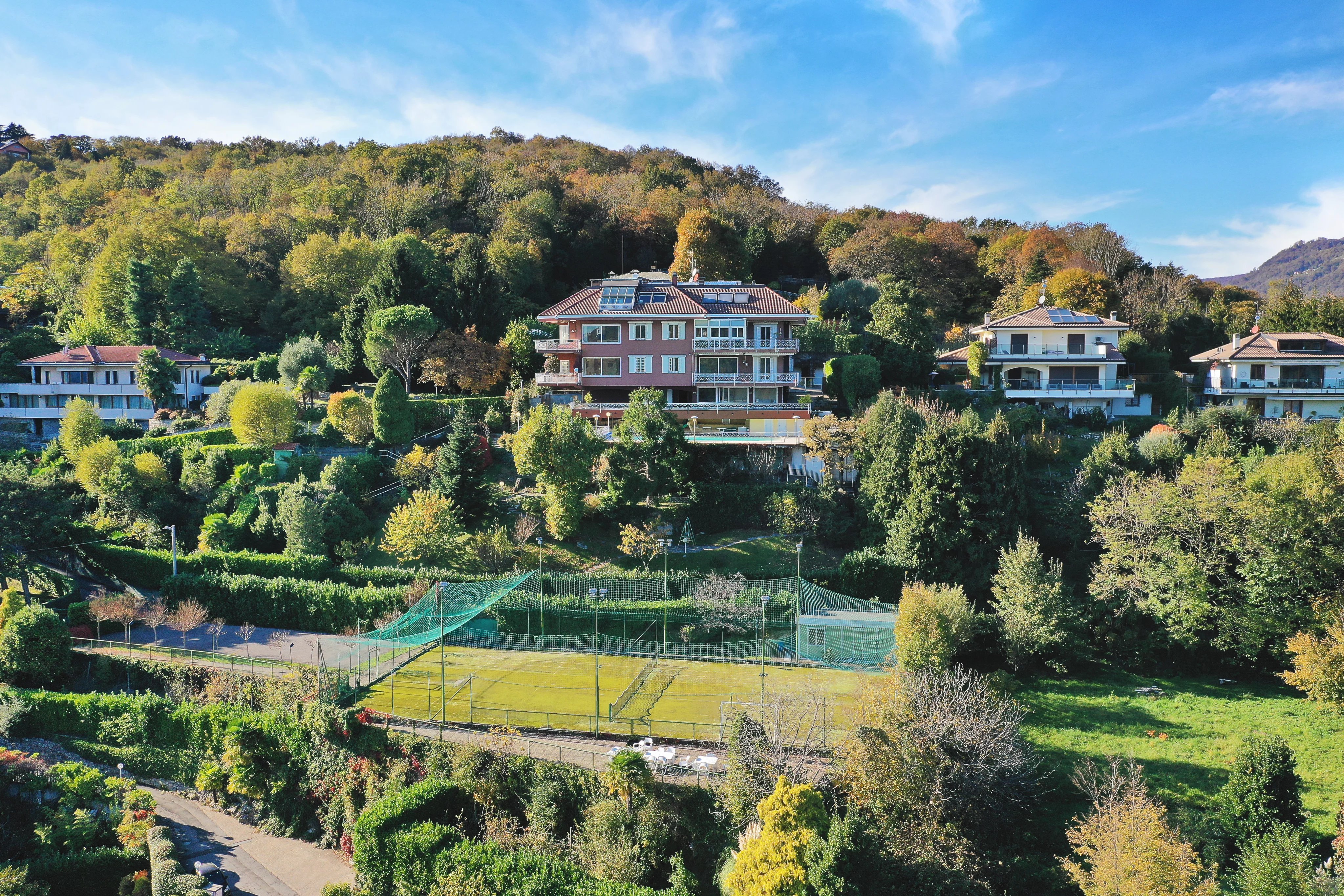 Multi-room apartment in prestigious building, with swimming pool, Lake Como - picture 10 title=