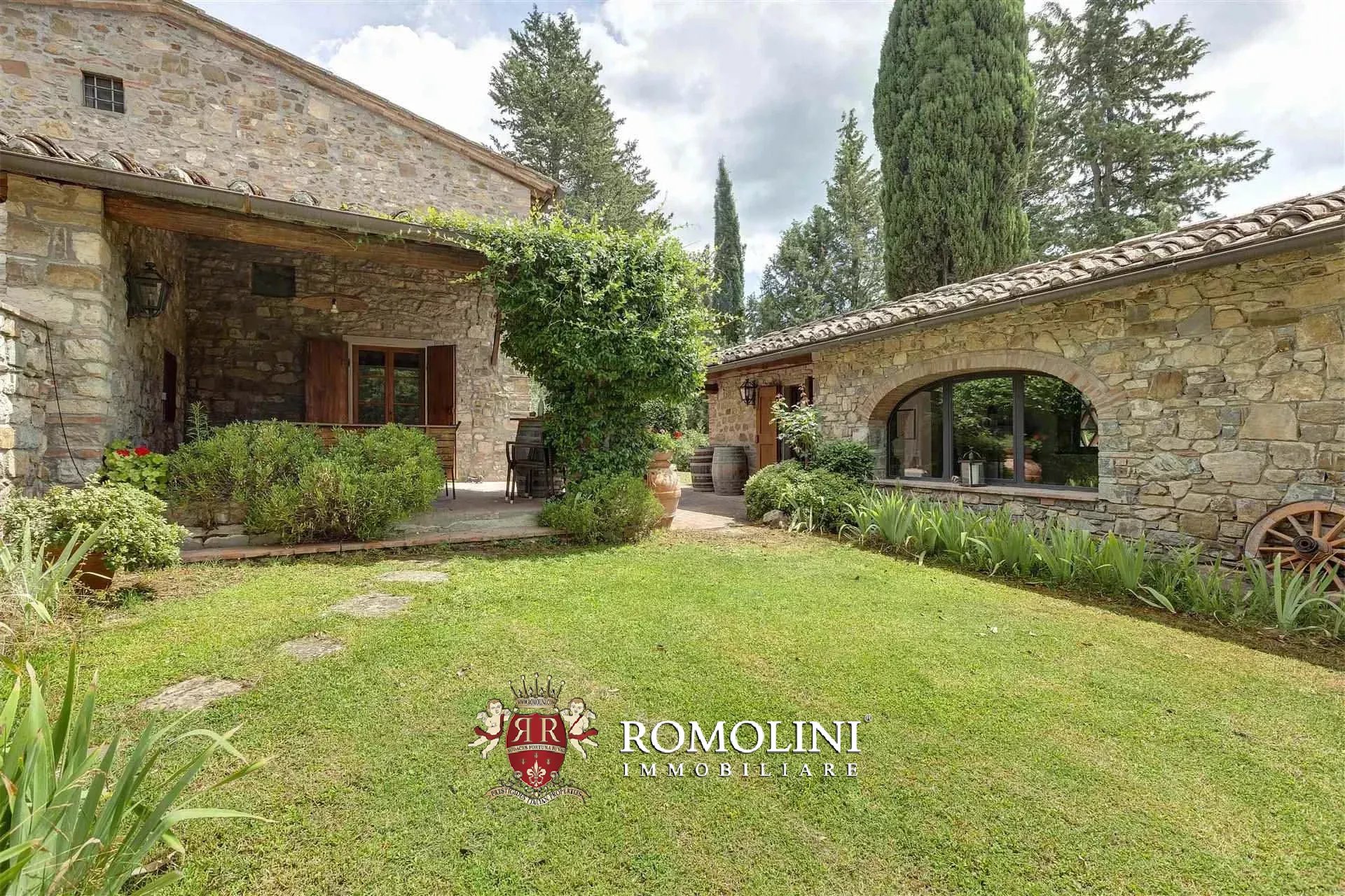 9 Bedroom Vineyard's Image 6