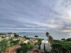 Apartment for sale in Cannes Plages du Midi Croix des Gardes with panoramic sea view — photo 5 of 6