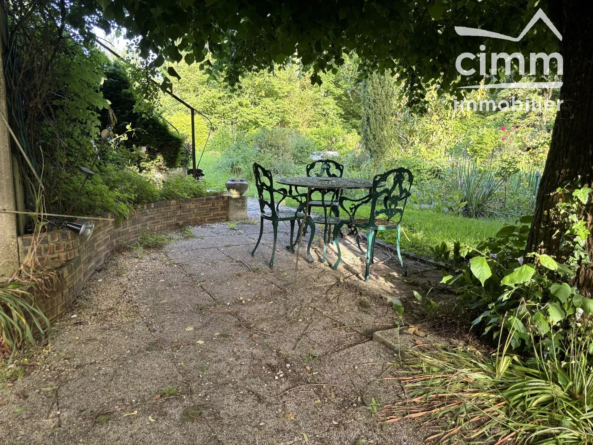 Coulommiers 77,  Maison en pierre de 90 m2 sur 2970 m2 de terrain avec parc et bois