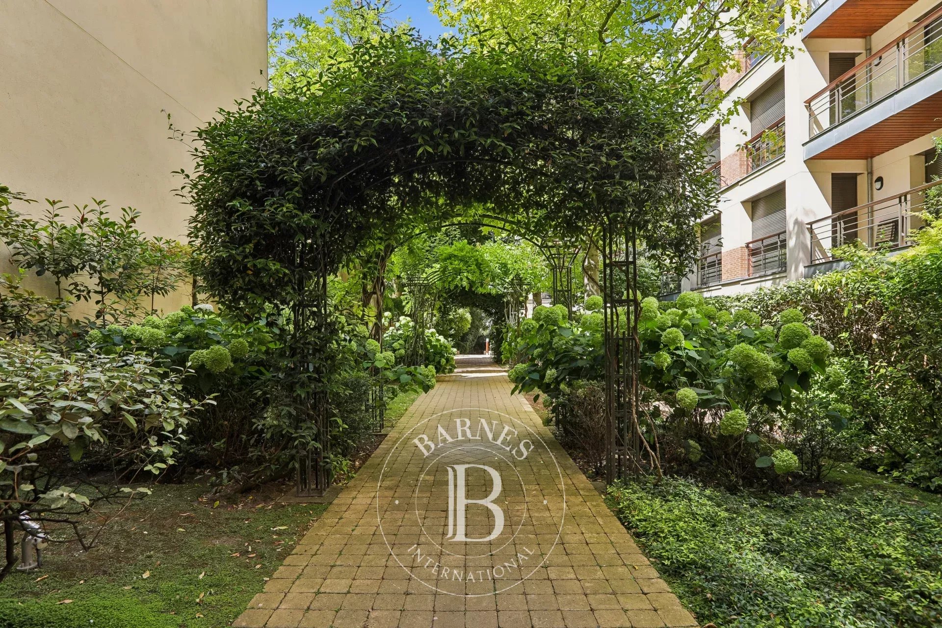Apartment Paris 75006  -  ref 87173436 (picture 1)