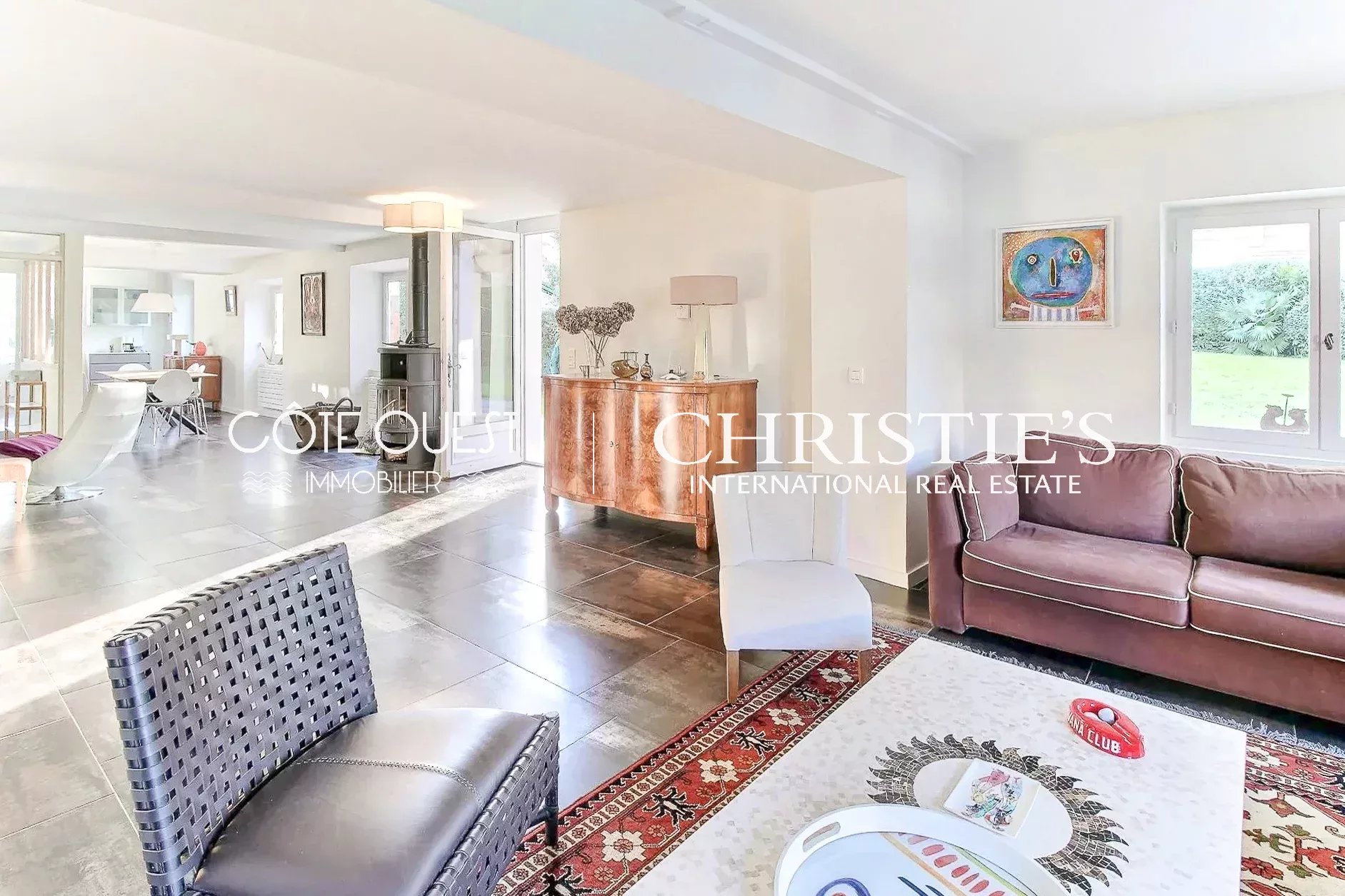 5 Bedroom Villa/Townhouse's Image 3