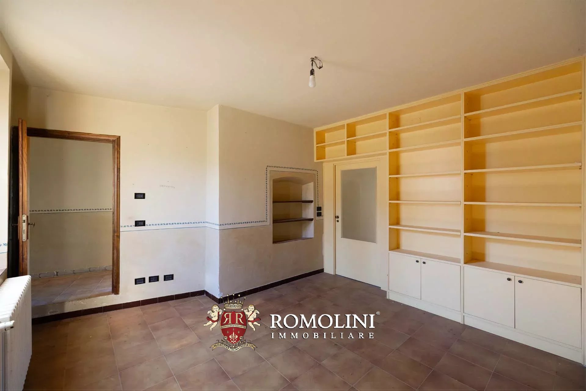 8 Bedroom Villa/Townhouse's Image 39