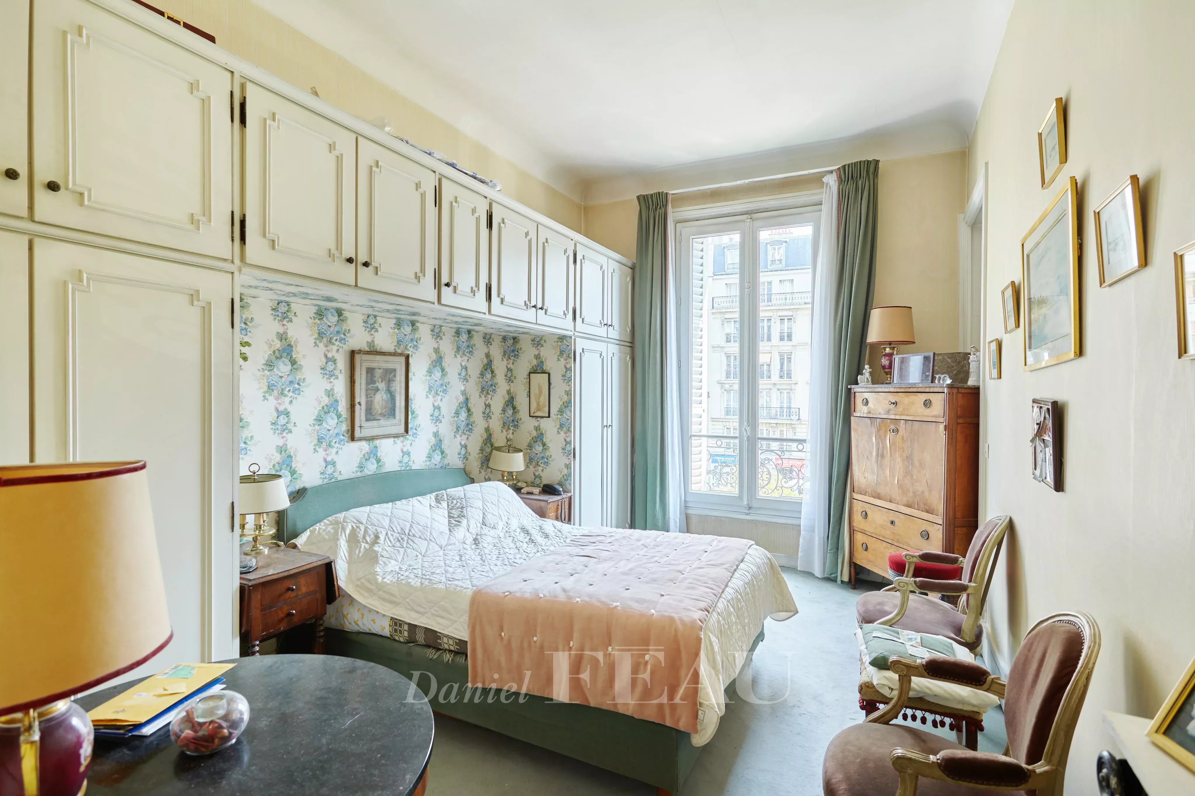 Sale Apartment Paris 17th