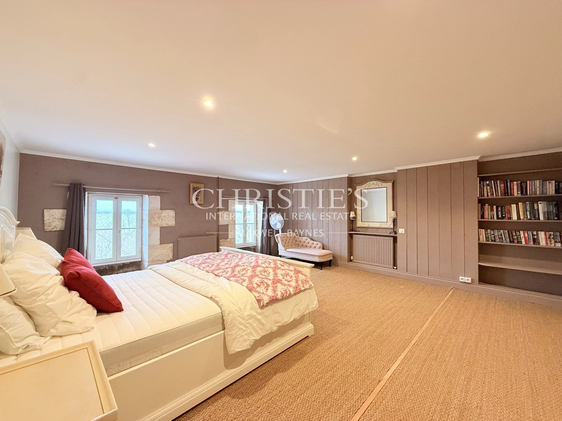 11 Bedroom Villa/Townhouse's Image 18