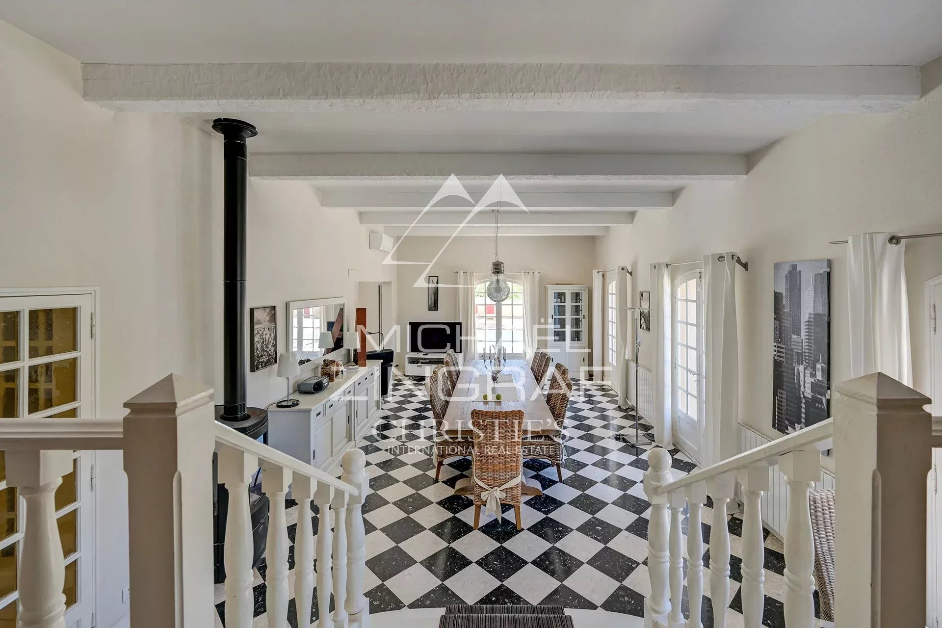 5 Bedroom Villa/Townhouse's Image 4