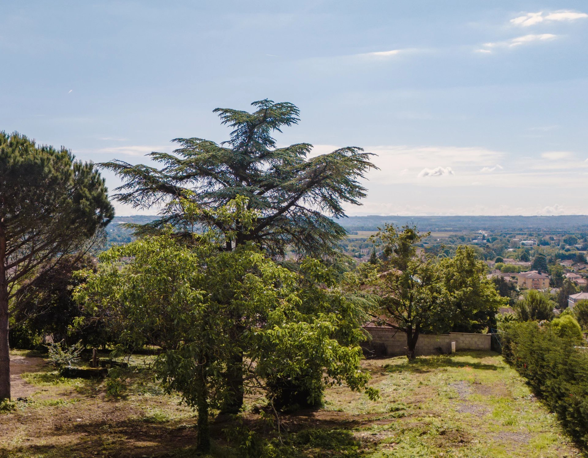 Terrain viabilisé avec vue dégagée : dernières opportunités!