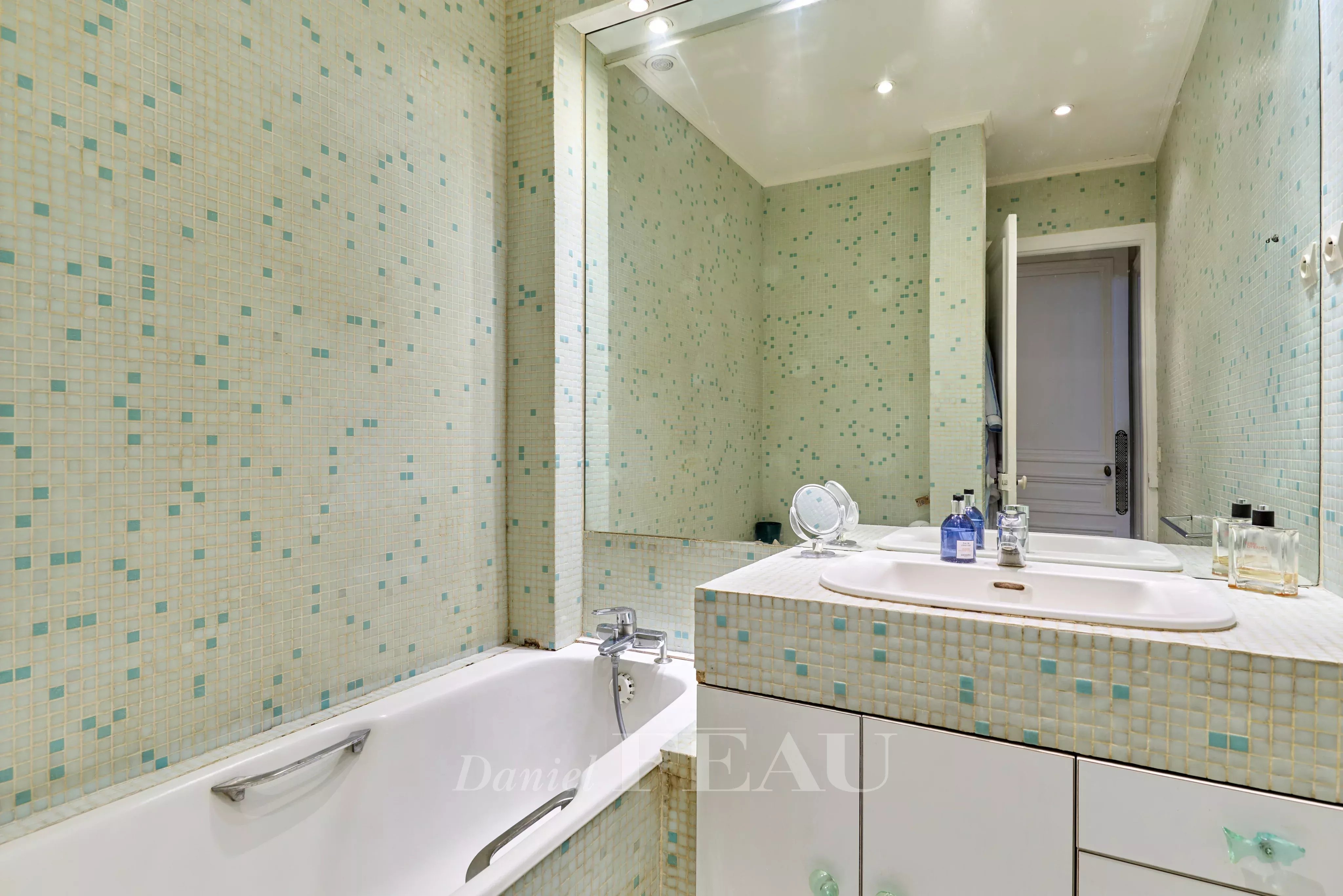 Sale Apartment Paris 16th