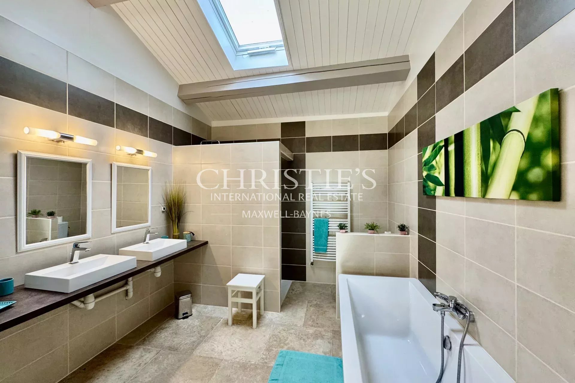 6 Bedroom Villa/Townhouse's Image 22