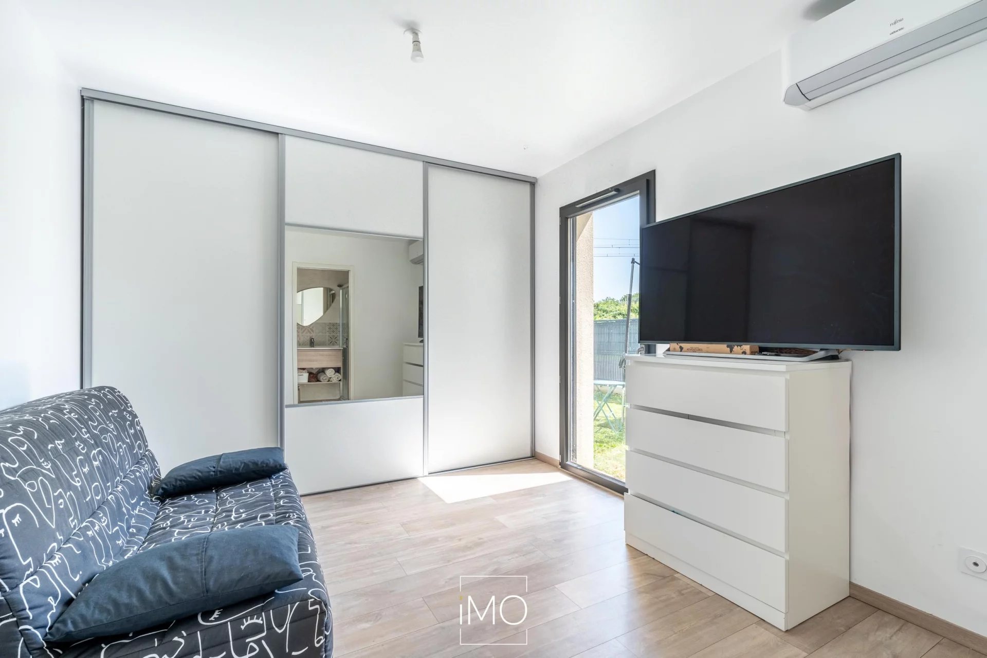 Maison 5 pièces de 126 m² centre village Ambérieux