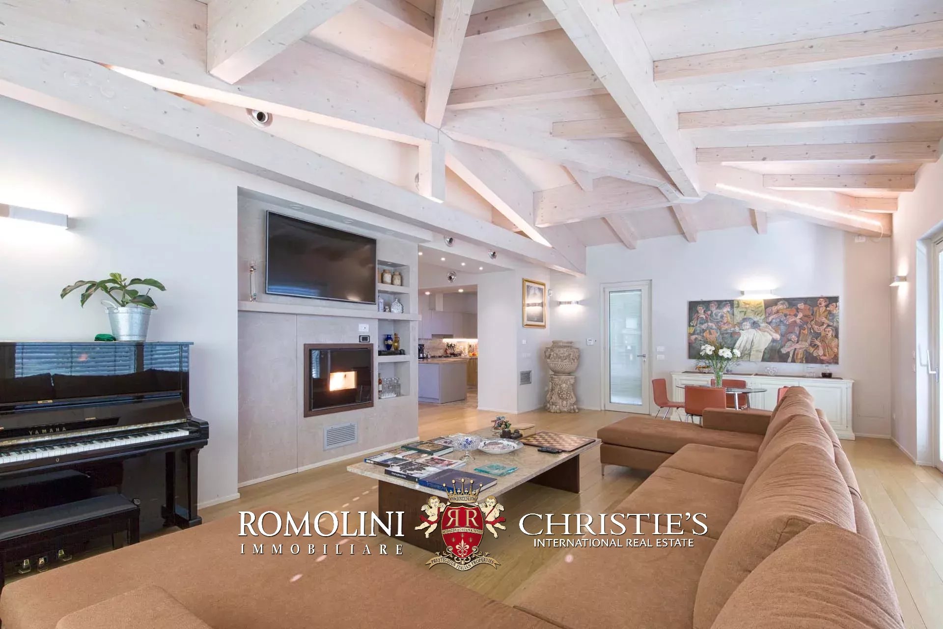 7 Bedroom Villa/Townhouse's Image 31