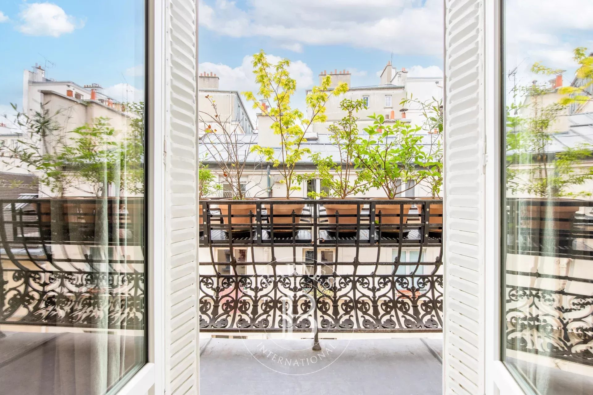 Apartment for sale - Paris 3 - 3 bedrooms - unobstructed views - lift - concierge - picture 12
