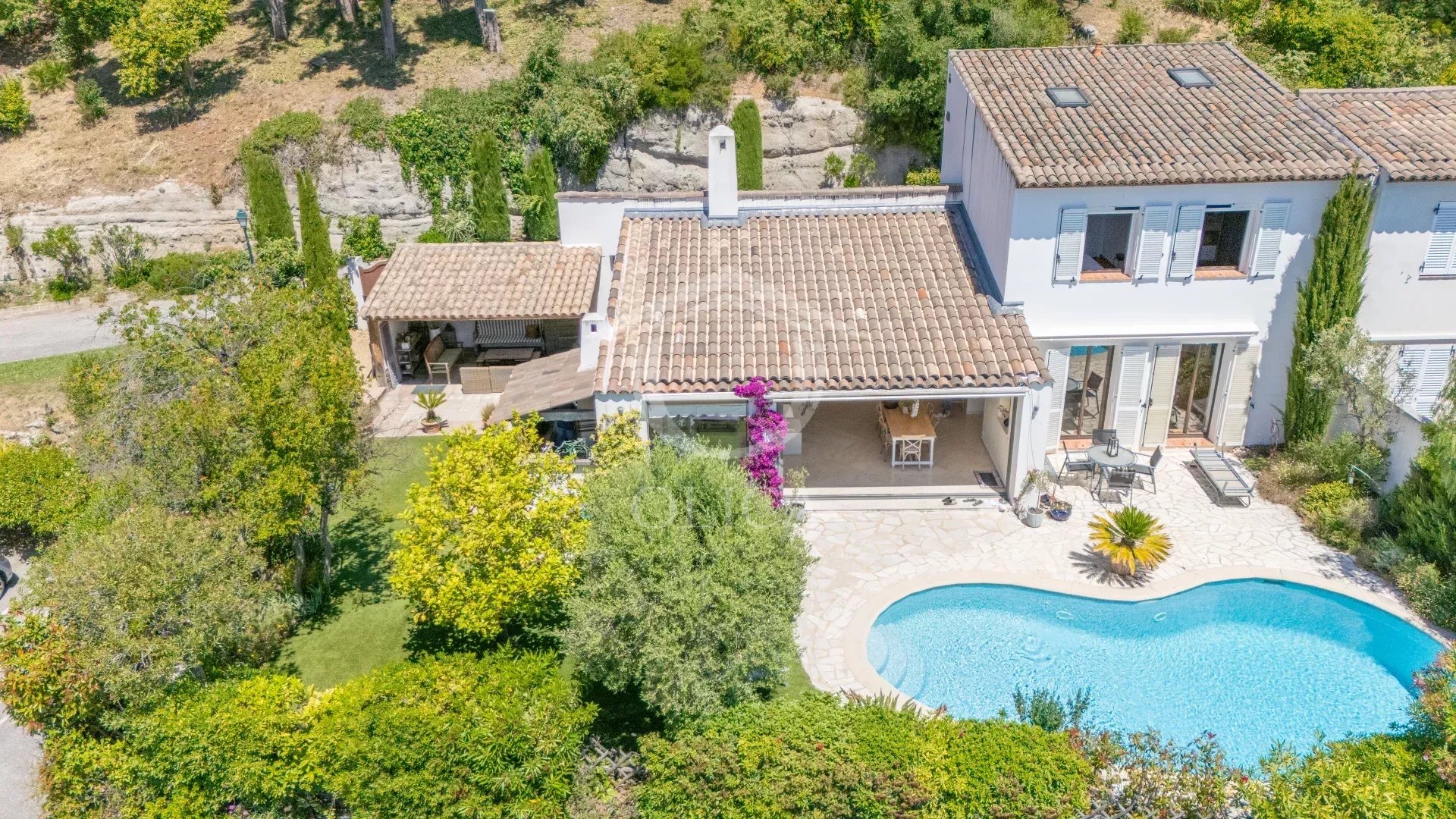 Villa - Estate in the hills above Vaugrenier