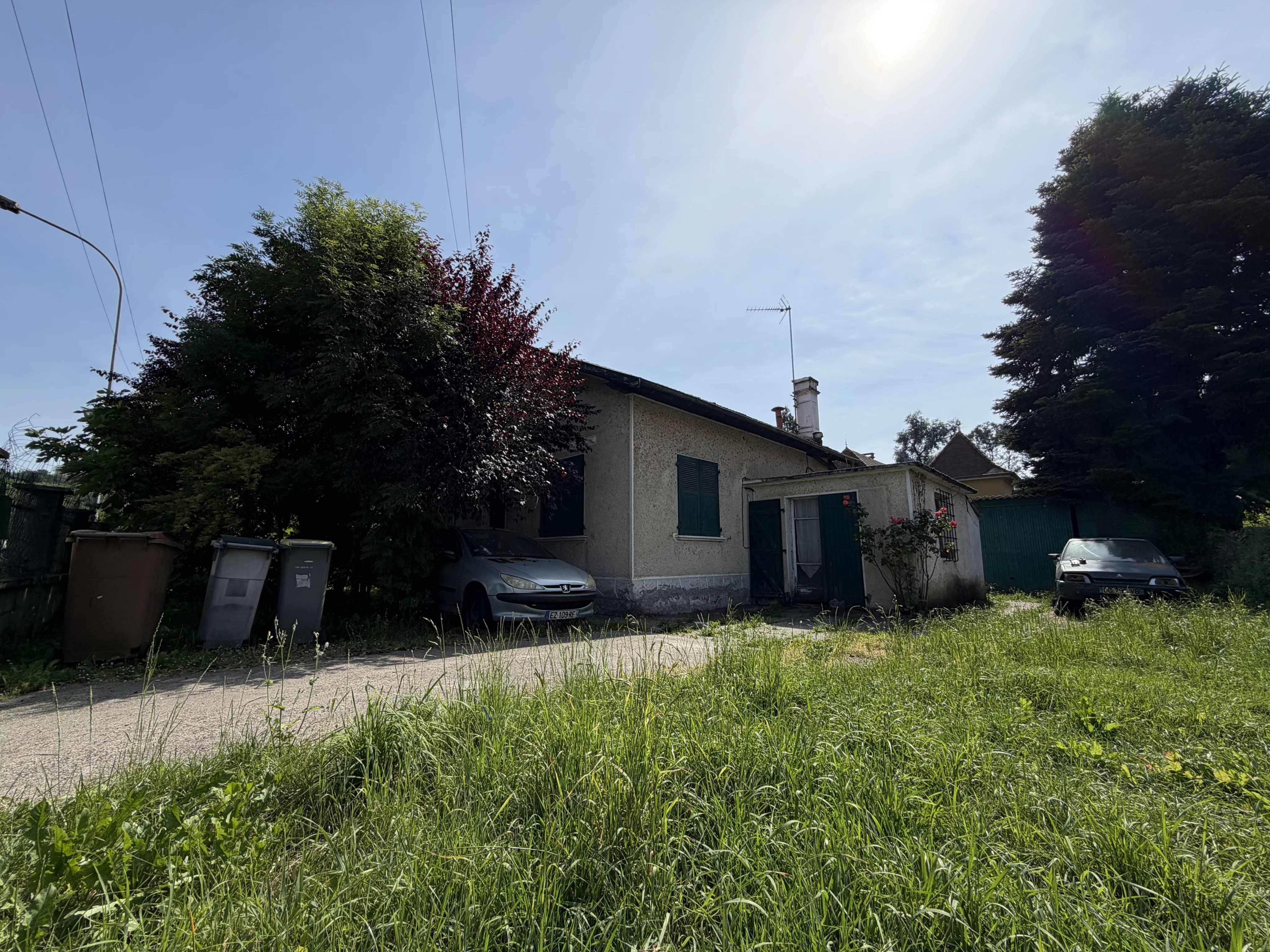 Maison individuelle de plain-pied à rénover – Beau potentiel