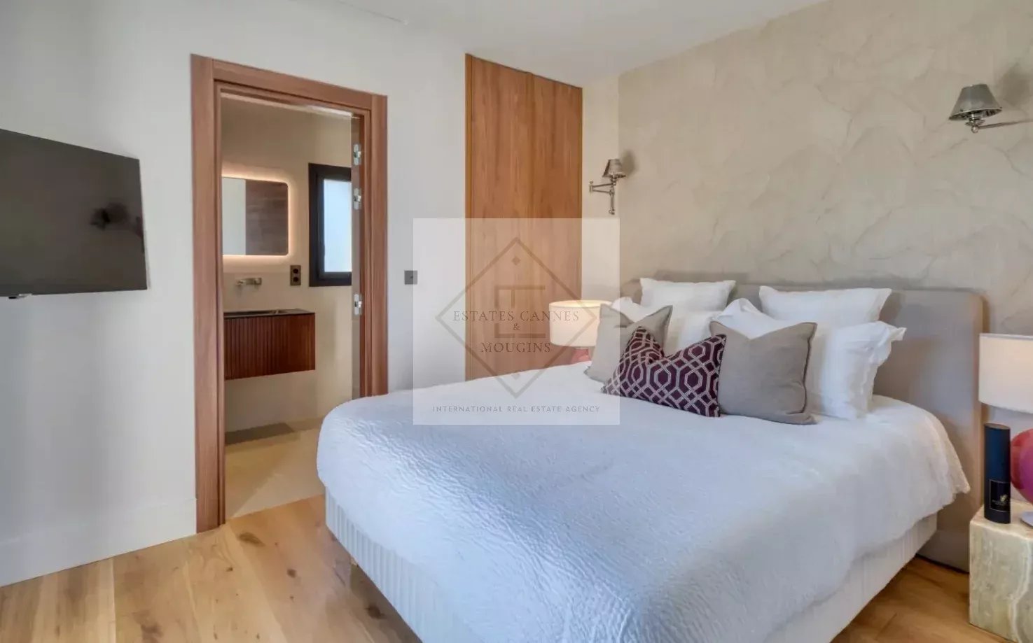 LOCATION À L’ANNÉE | VILLA D’EXCEPTION AVEC VUE MER & TENNIS PRIVÉ — photo 18