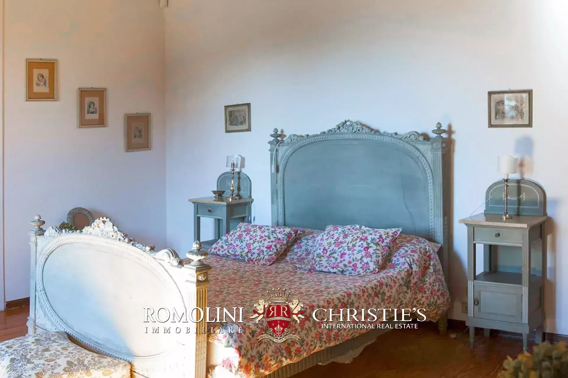 18 Bedroom Vineyard's Image 86