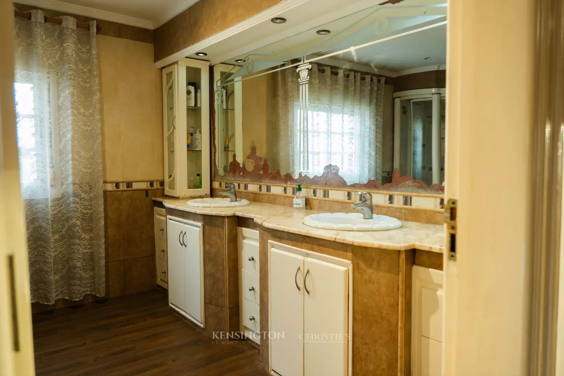 5 Bedroom Villa/Townhouse's Image 19