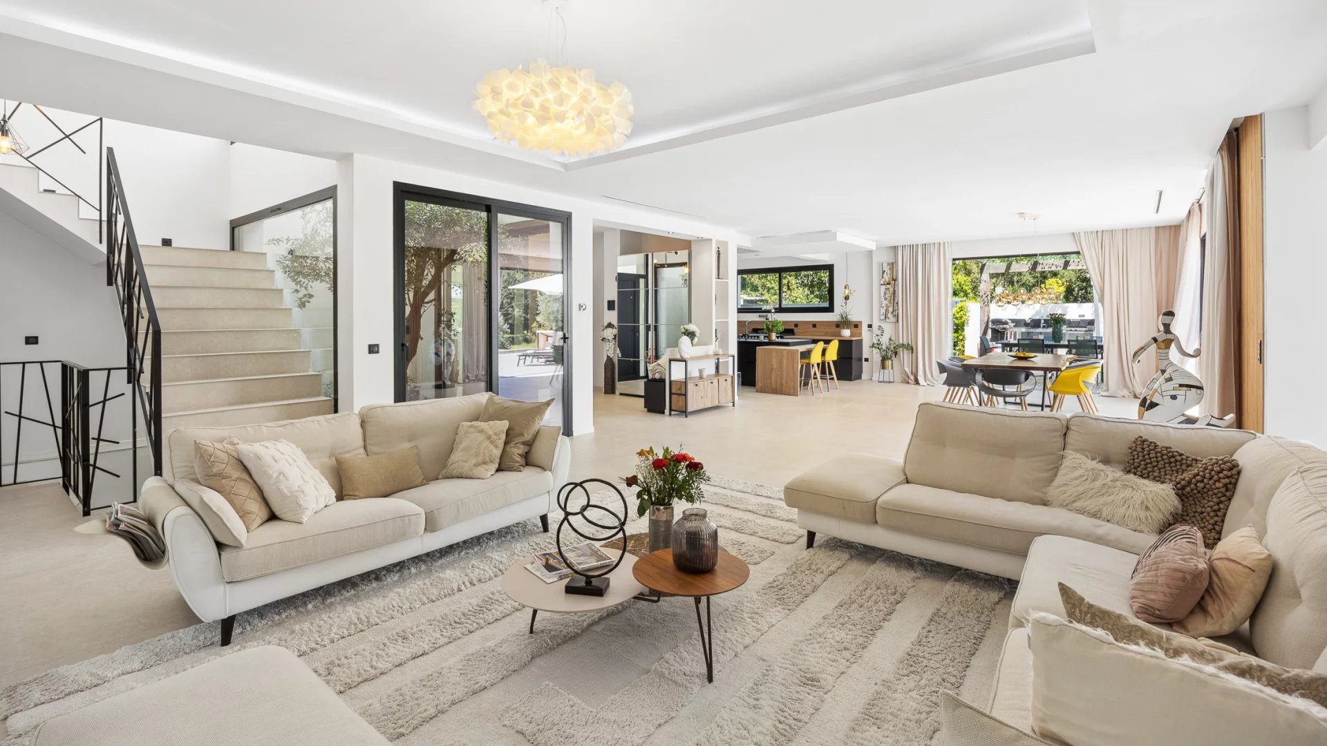 An elegant, contemporary-style villa in a completely peaceful setting
