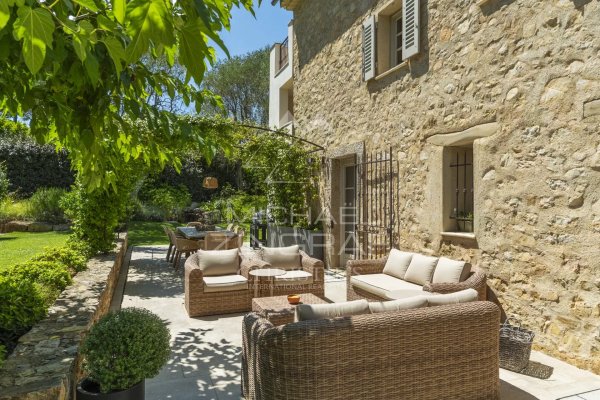Historic 18th-Century Stone Bastide for Sale in Valbonne | Villa Legacy — photo 5