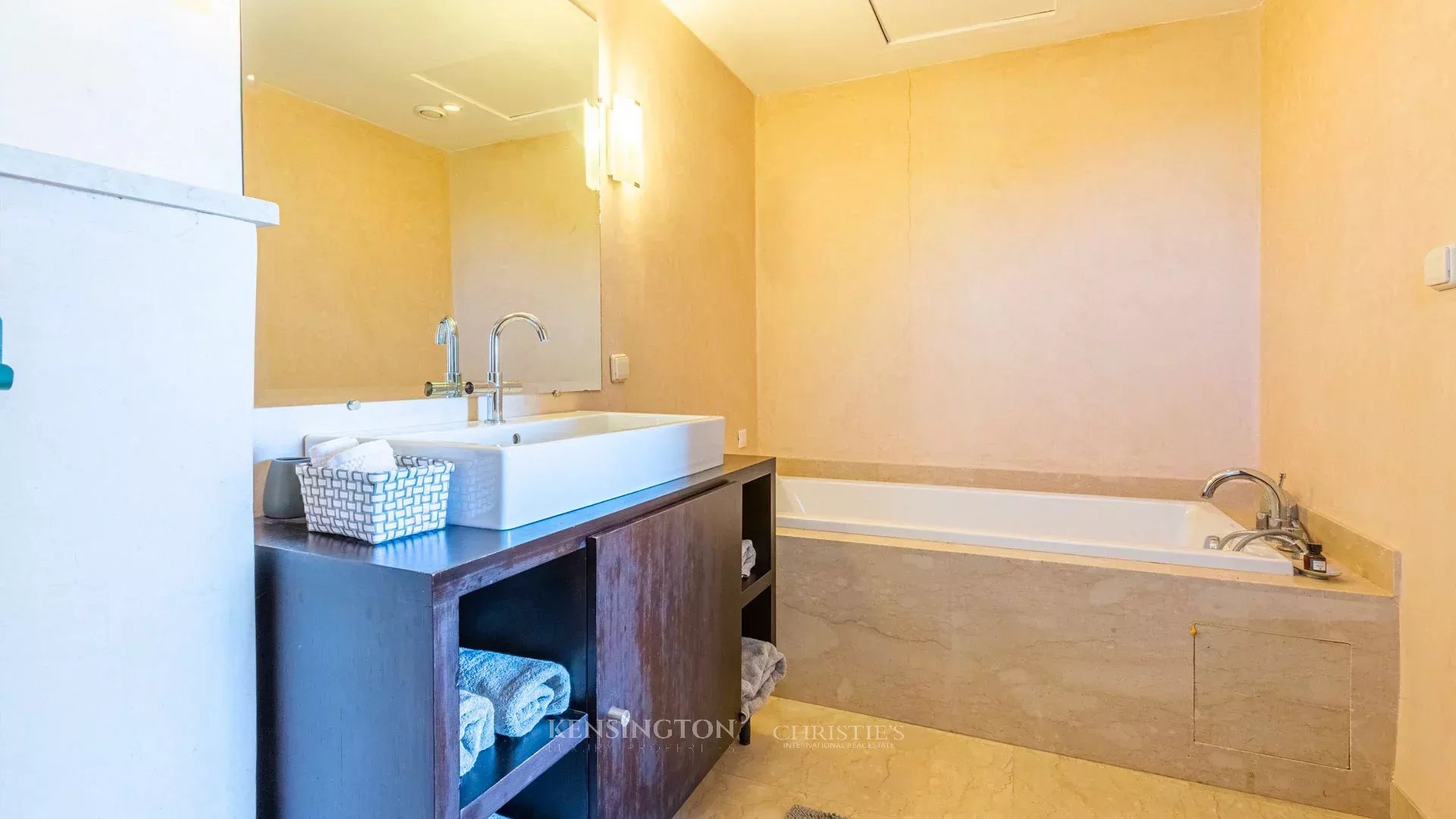4 Bedroom Villa/Townhouse's Image 19