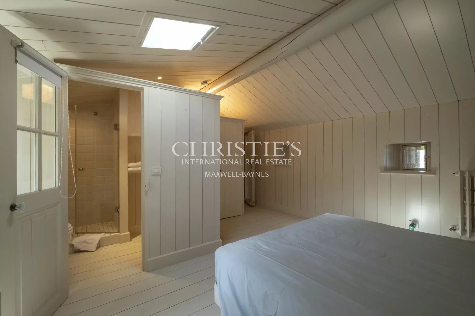 10 Bedroom Villa/Townhouse's Image 27