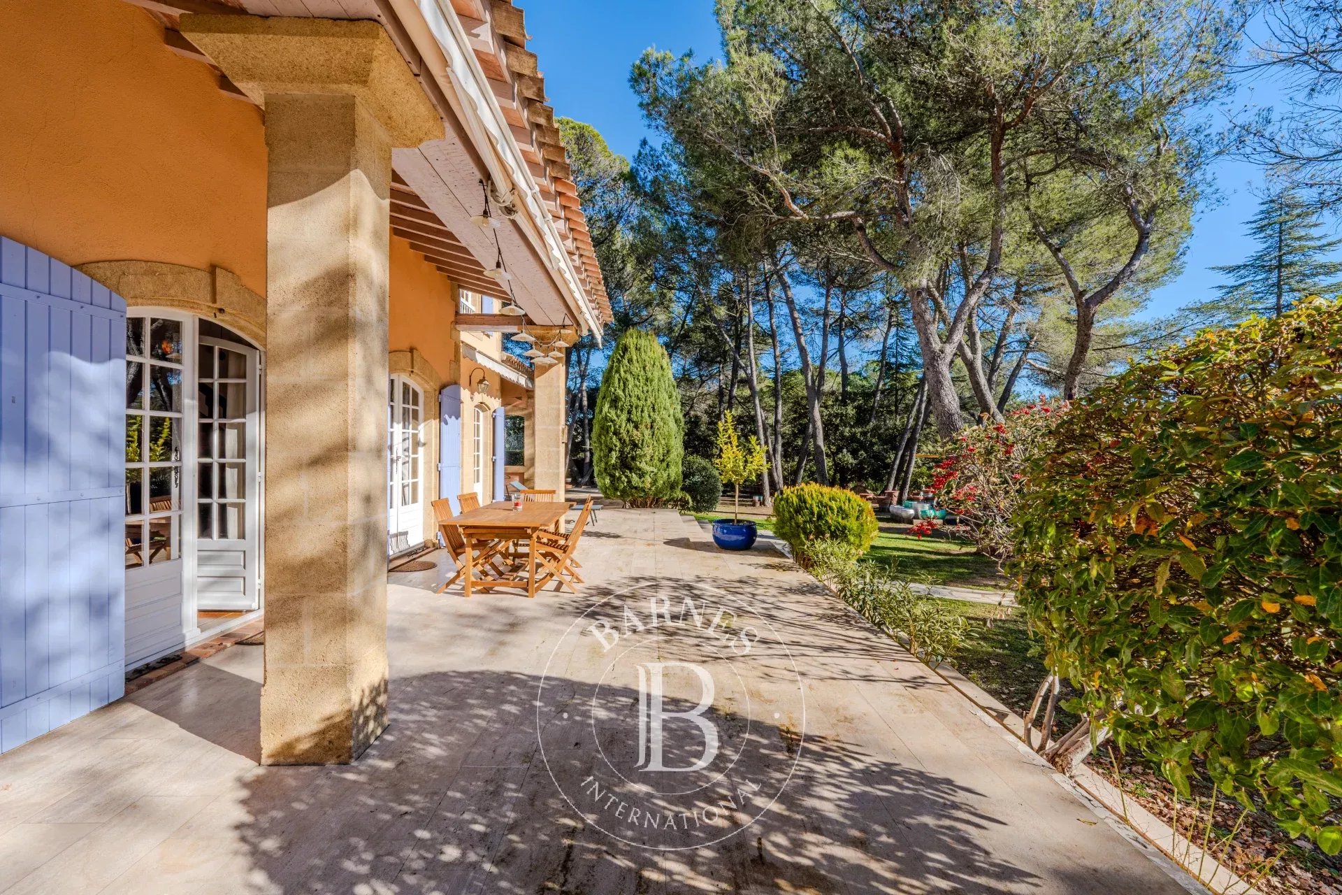 EXCLUSIVE - LA BASTIDE DE JOURDANS - HOUSE 376M² - 6 BEDROOMS - GARDEN 6300M² - POOL - TENNIS - picture 14