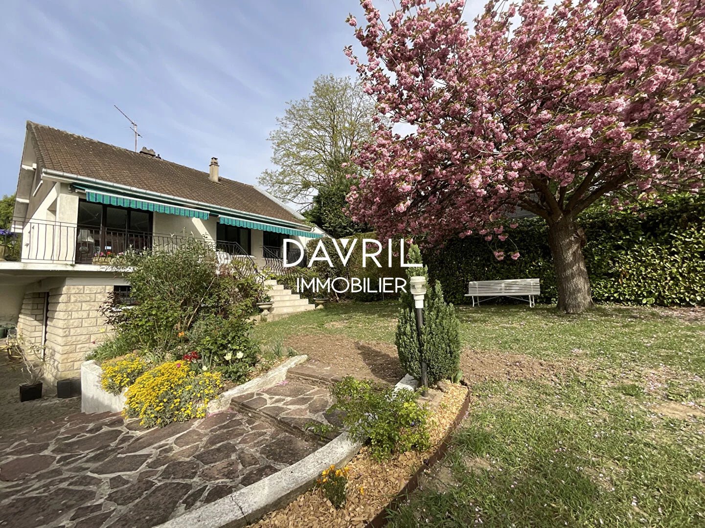 * CHANTELOUP LES VIGNES * SECTEUR RÉSIDENTIEL ET PRISÉ *