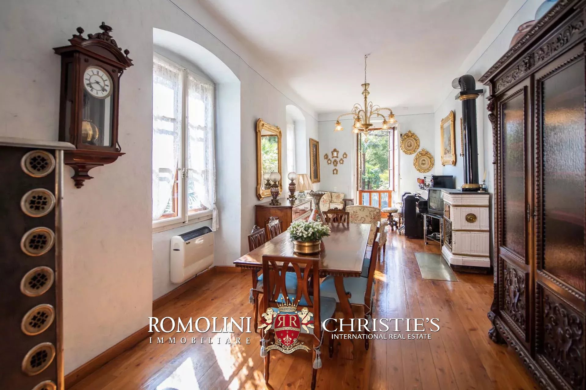 9 Bedroom Villa/Townhouse's Image 76