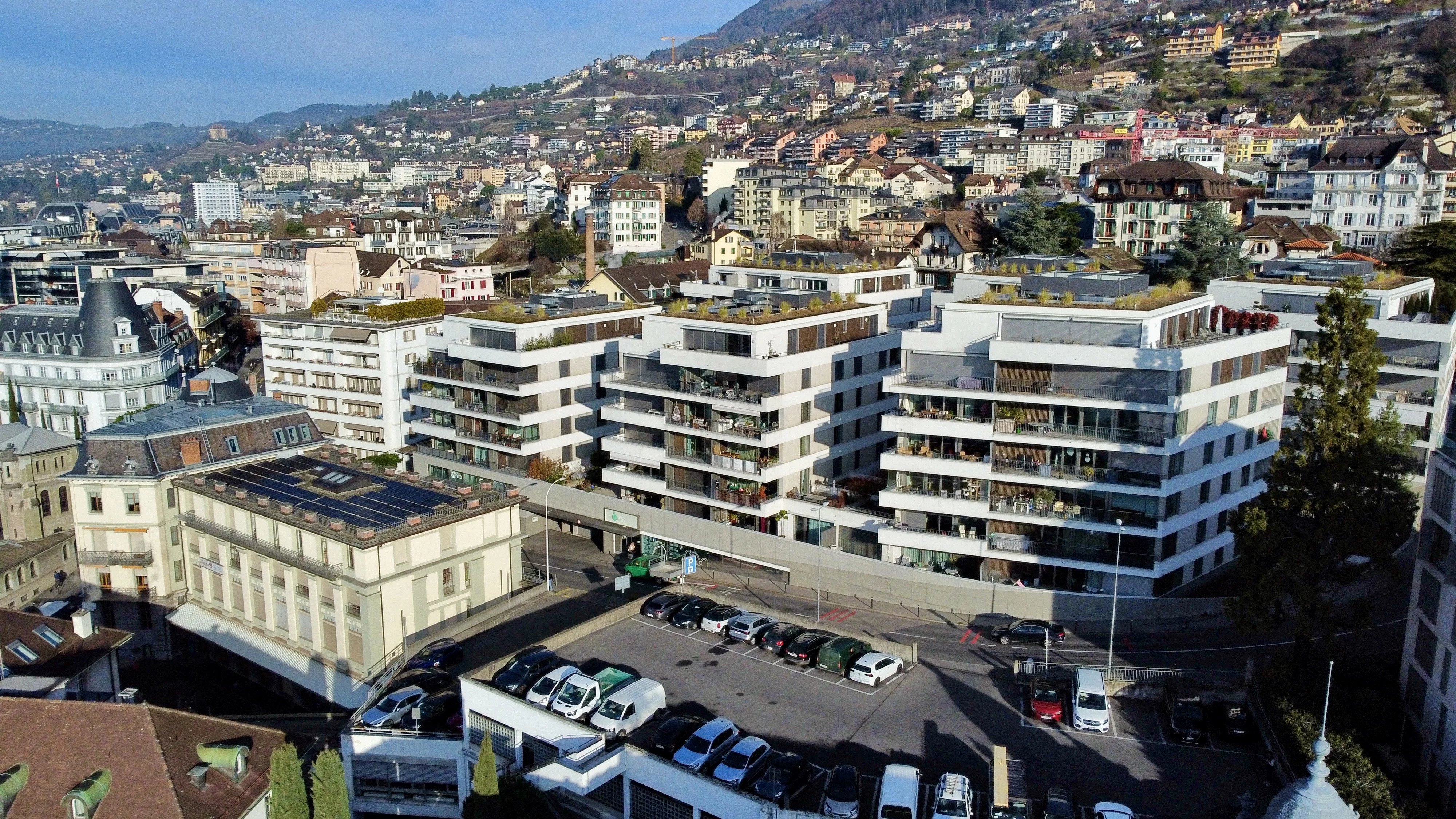 Vue sur le lac et balcon au coeur de Montreux