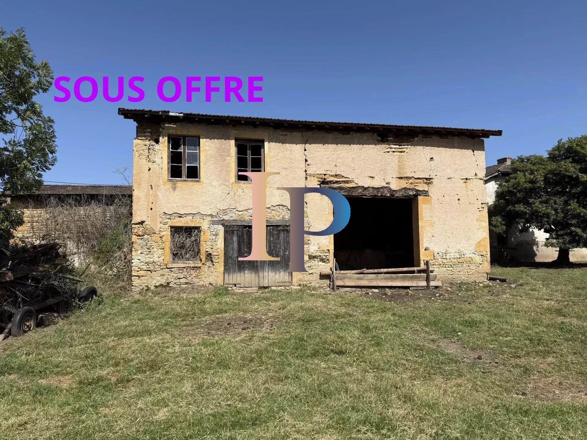 5 MN CHARLIEU GRANGE A RENOVER VUE EXCEPTIONNELLE