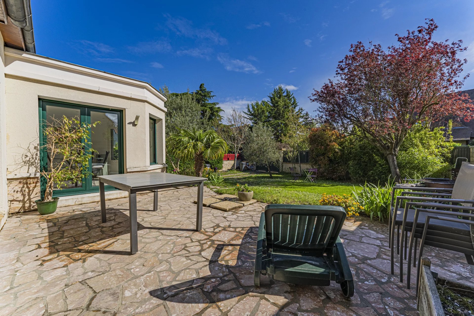 Maison Proche du centre-ville et des écoles - RER 17  Minutes