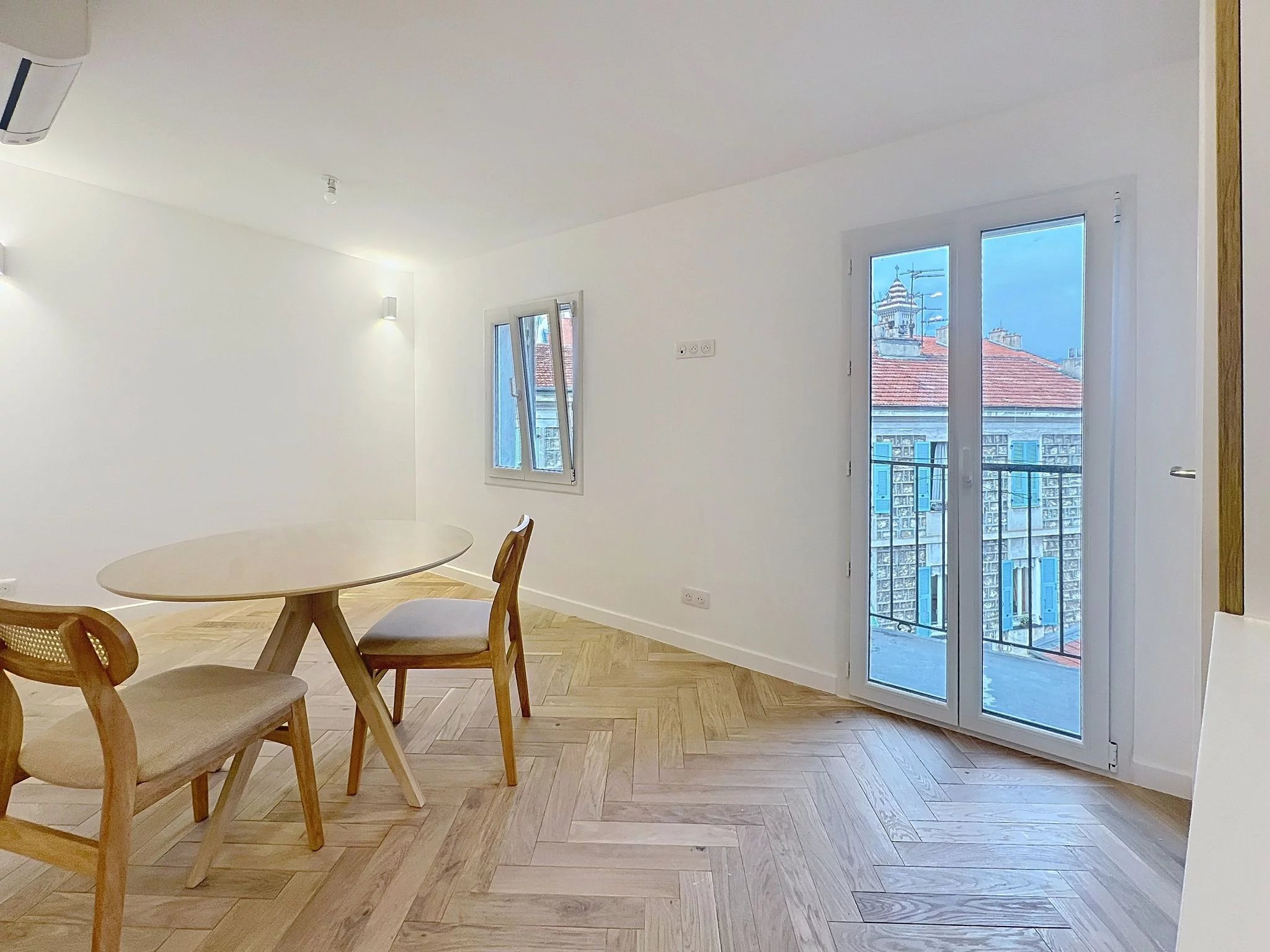 NICE // GAMBETTA - RUE DABRAY : 2 PIECES /  BALCON  / RÉNOVÉ / DERNIER ETAGE