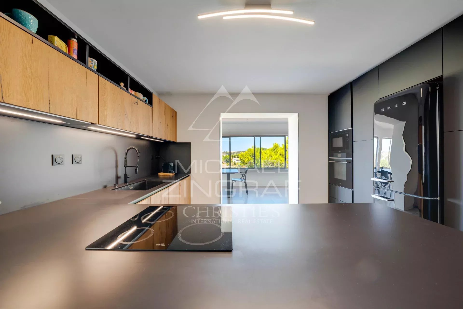 4 Bedroom Villa/Townhouse's Image 3