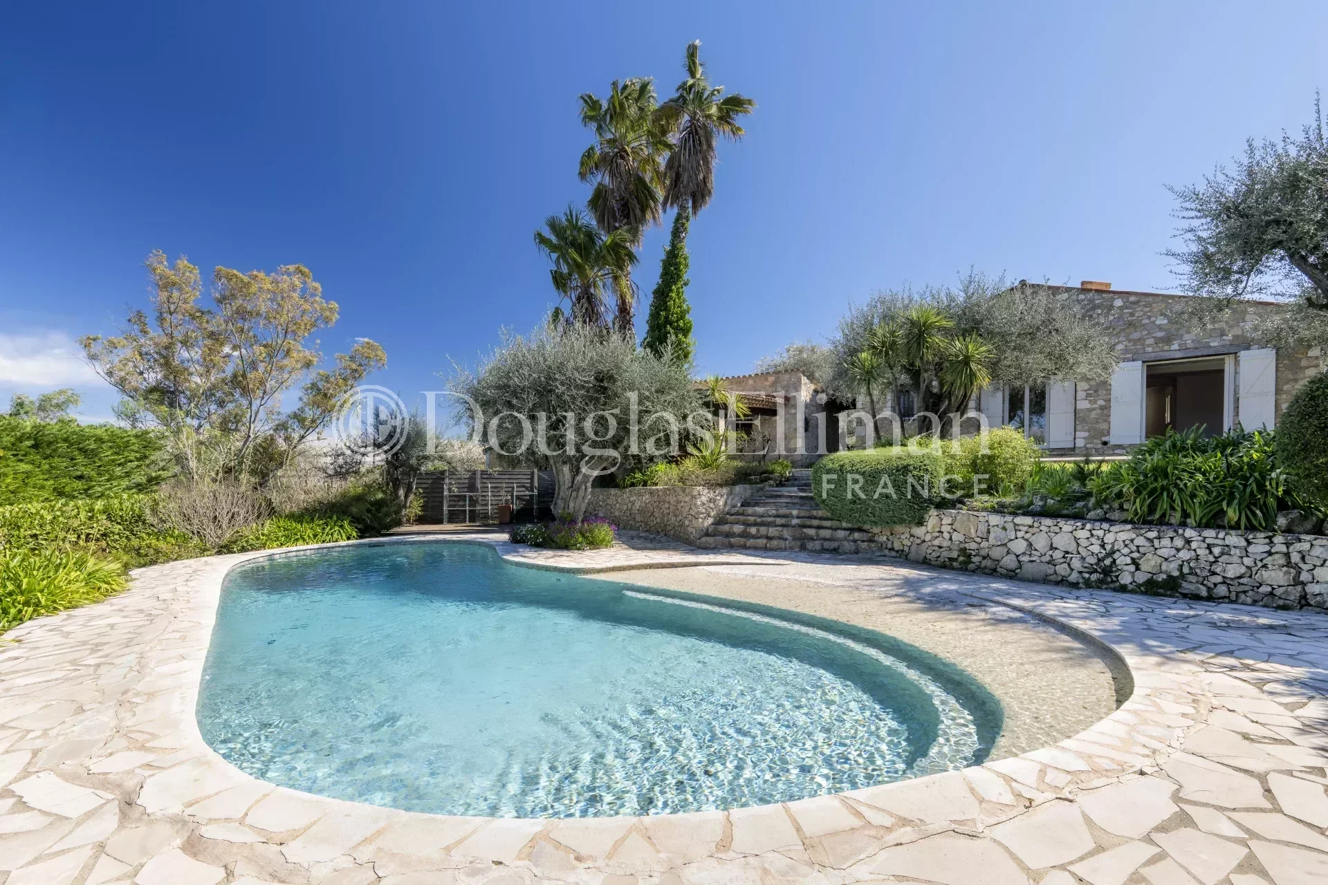 LE ROURET – Villa en pierre de taille de plain-pied - Image nᵒ2