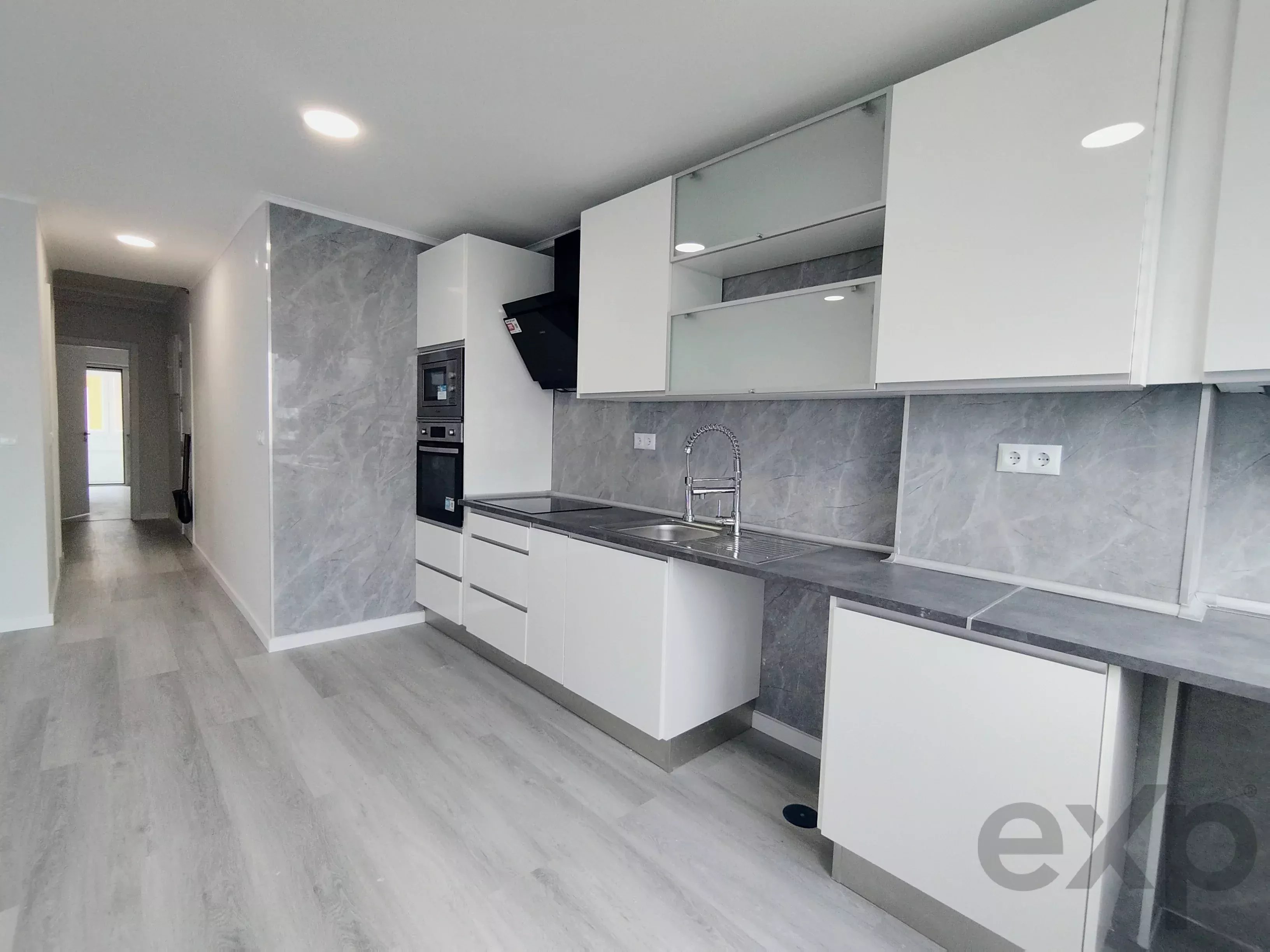 Central 2-Bedroom Apartment in Oeiras: Comfort, Elevator and Premium Location 86191632 image 1