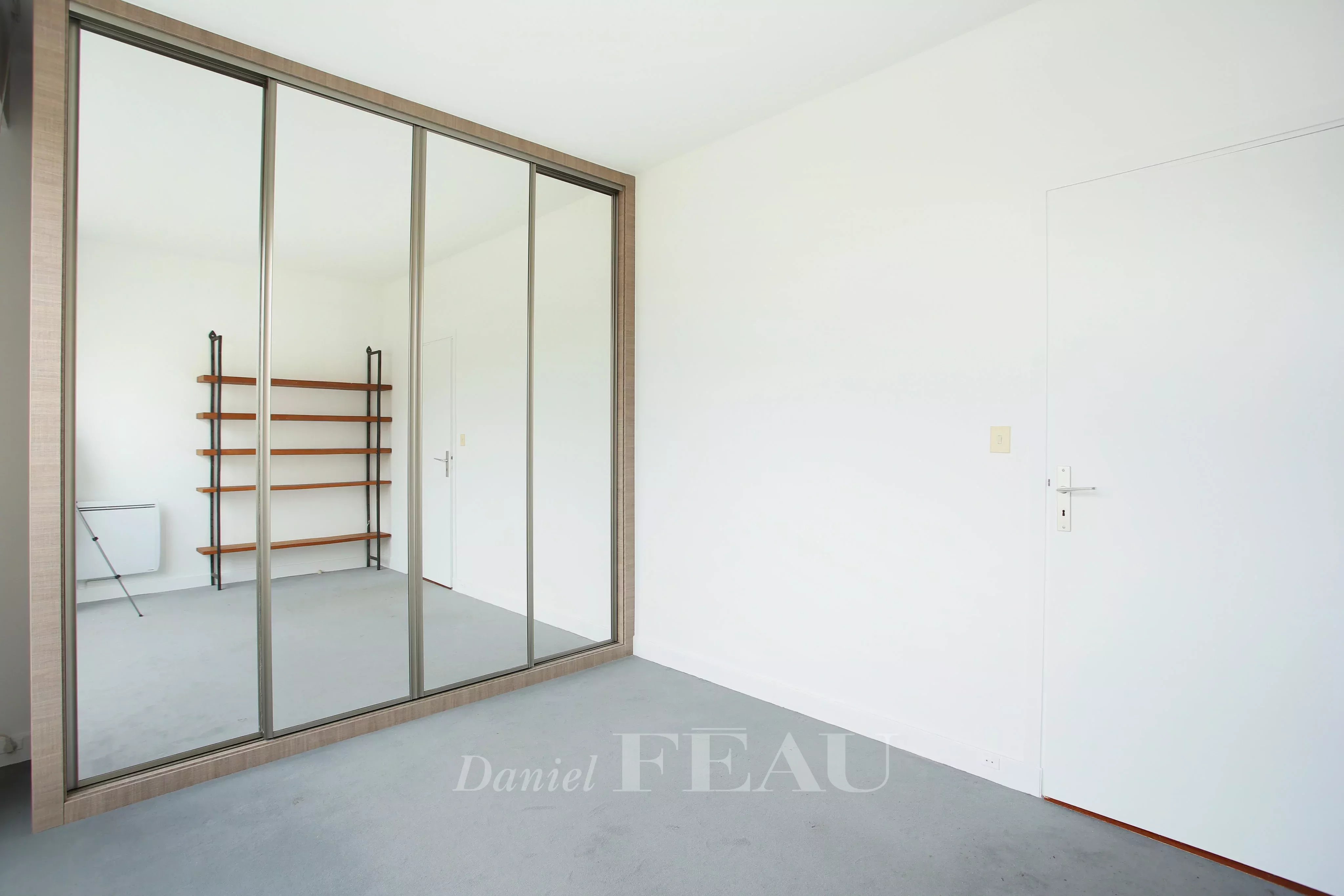 Deuxième chambre avec placards