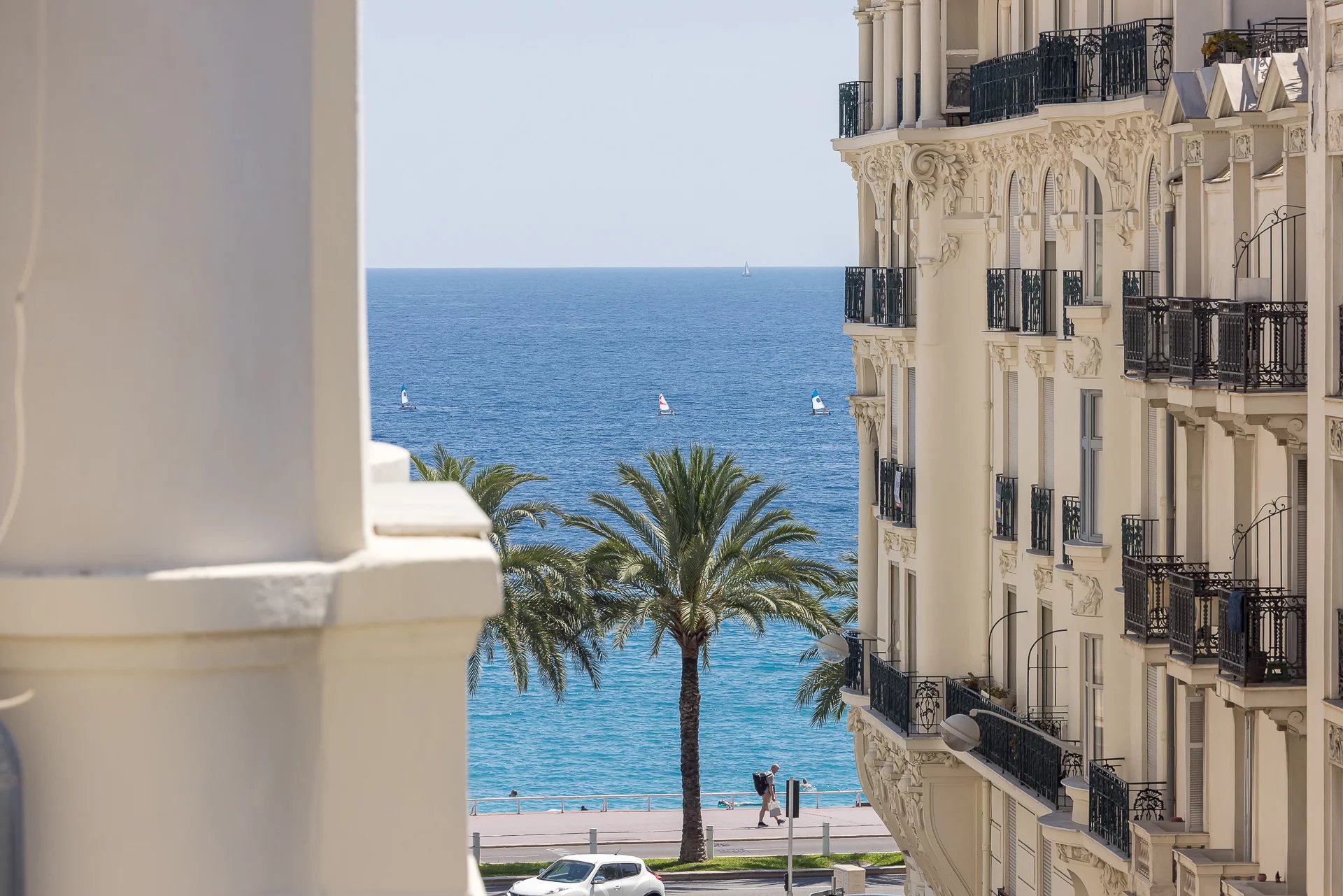 Carré d'Or – Dernier étage d'exception au charme bohème avec vue mer latérale