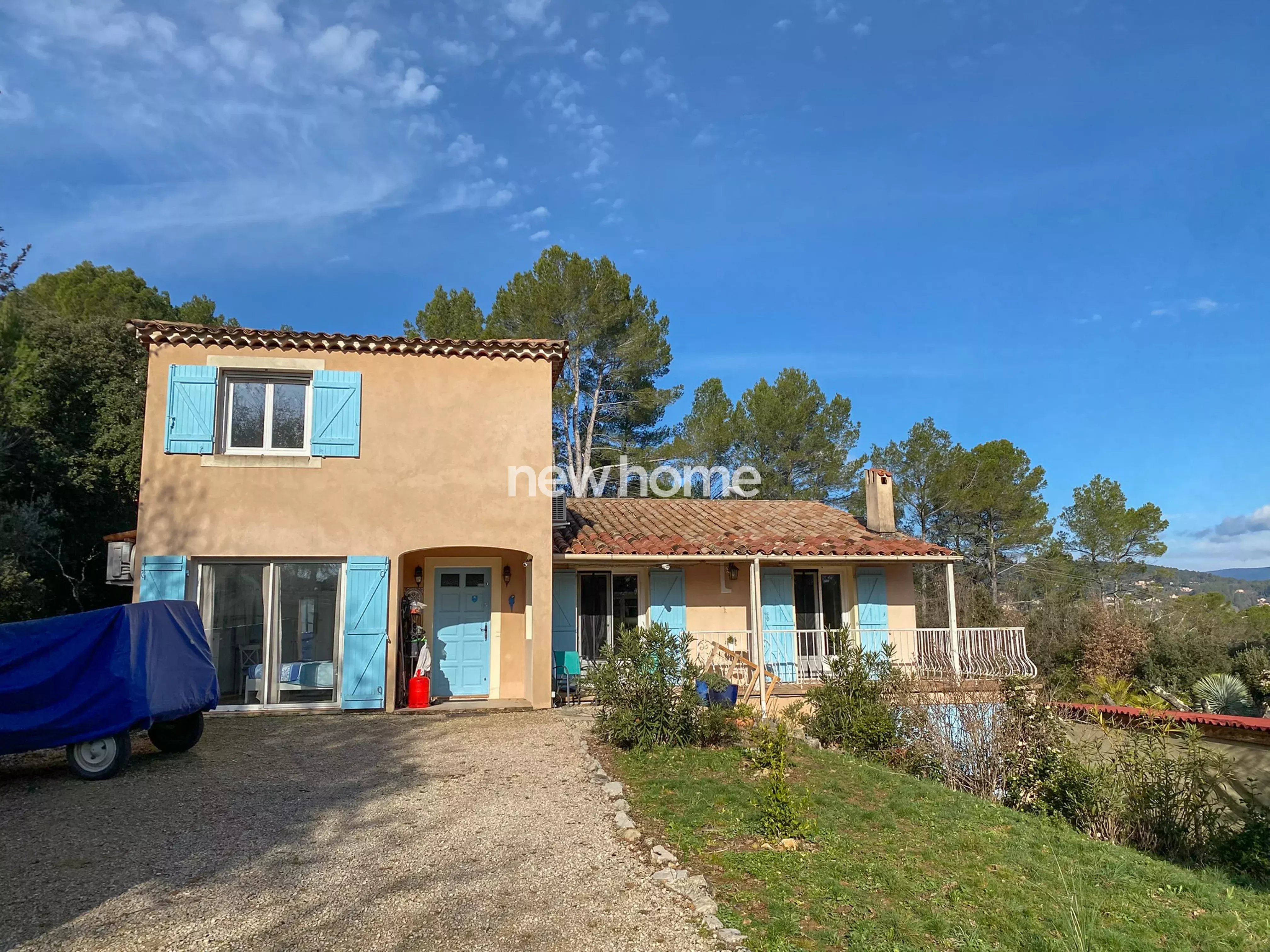Villa avec piscine et une belle vue