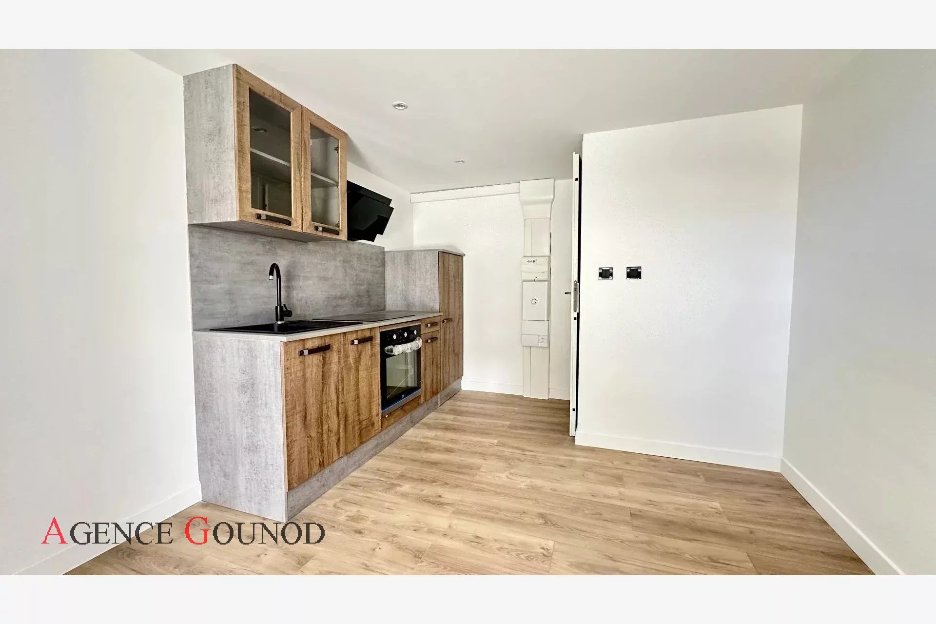 <span class='fw-semibold text-nowrap'>Appartement</span>  - <span class='text-nowrap'>2 pièces</span>  - <span class='text-nowrap'>40.0 m²</span> - <span class='text-nowrap'> <span class='fw-semibo