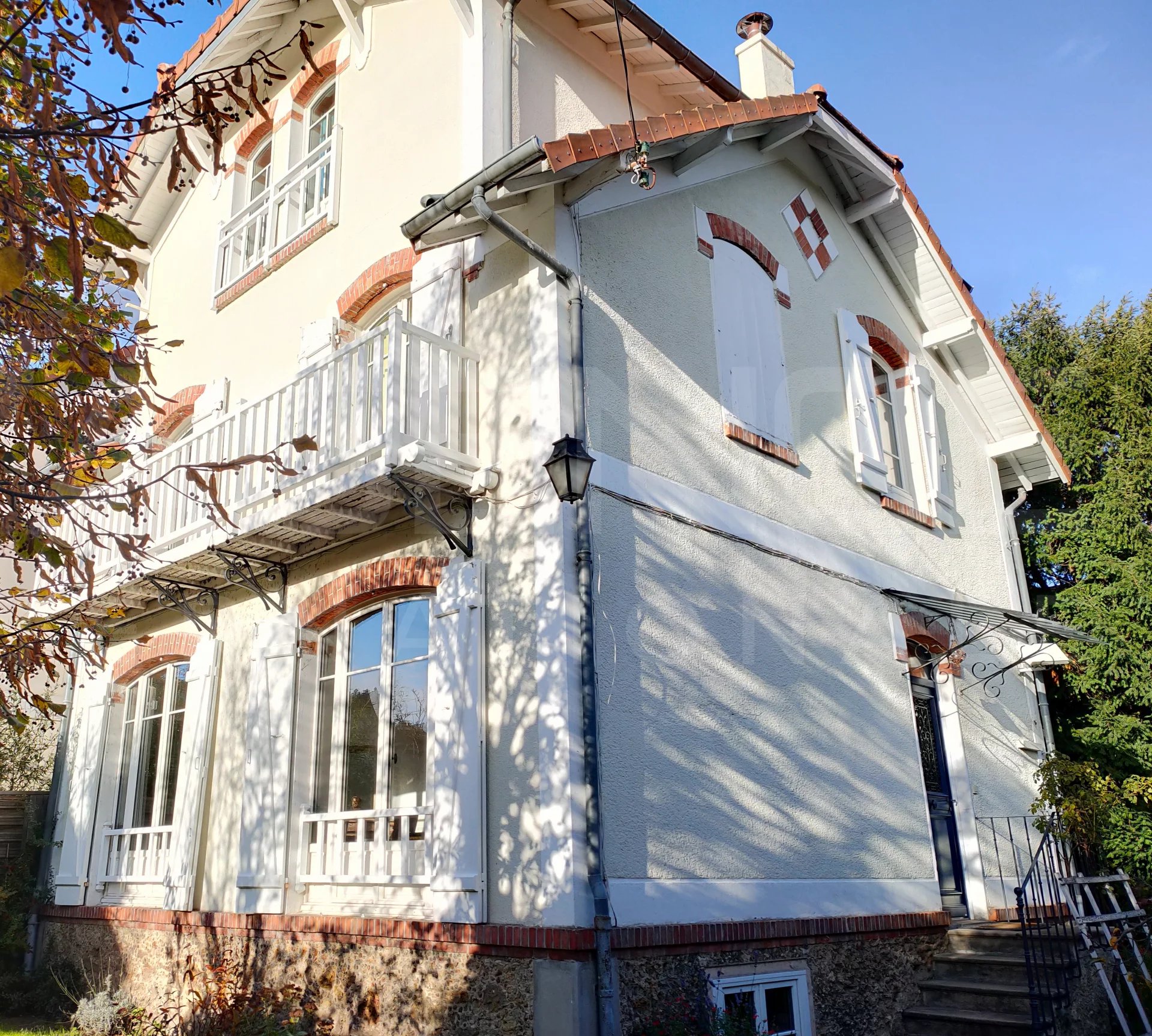 Agence immobilière de PARIS - LONDON - PAROS