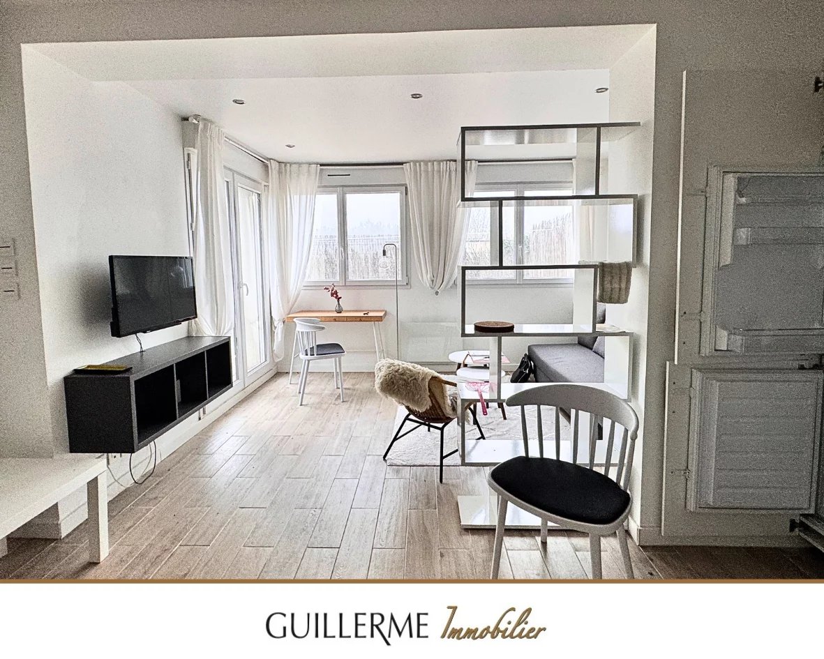 A VENDRE Charmante maisonnette en duplex avec terrasse et parking