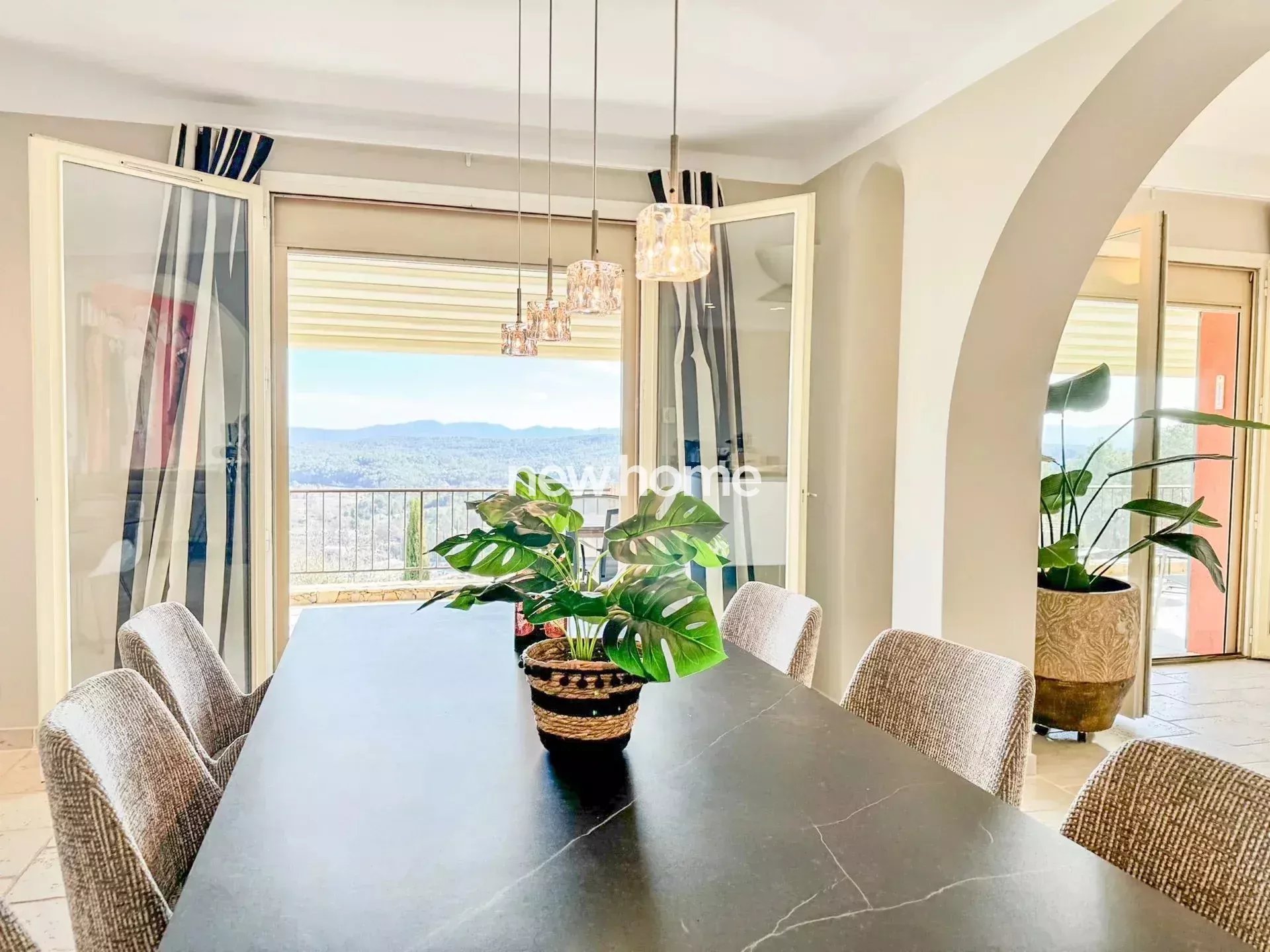 Magnifique villa avec vue panoramique à Lorgues